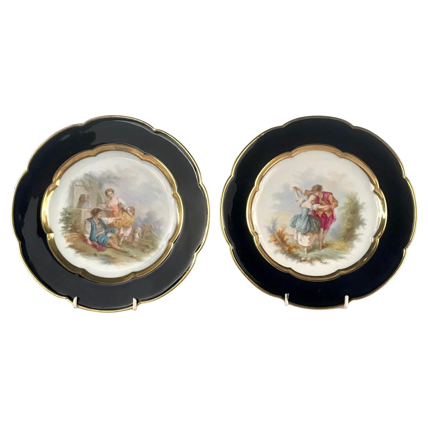 Paire de  Assiettes de cabinet en porcelaine de Sèvres du 19e siècle : Scènes Gallants en vente