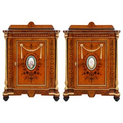 Pareja de armarios auxiliares montados en porcelana de Sevres del siglo XIX
