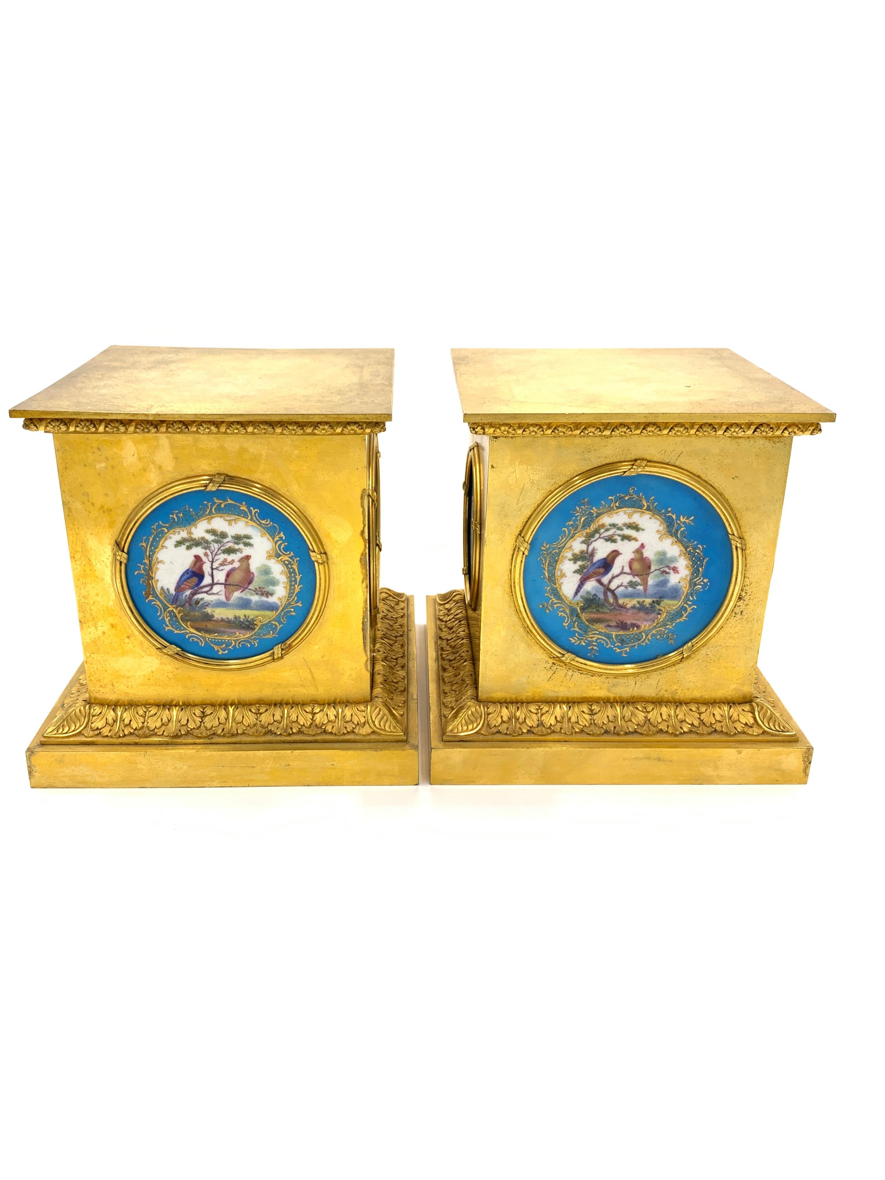 Paire de Stand de style Sèvres du 19ème siècle Bon état - En vente à London, GB