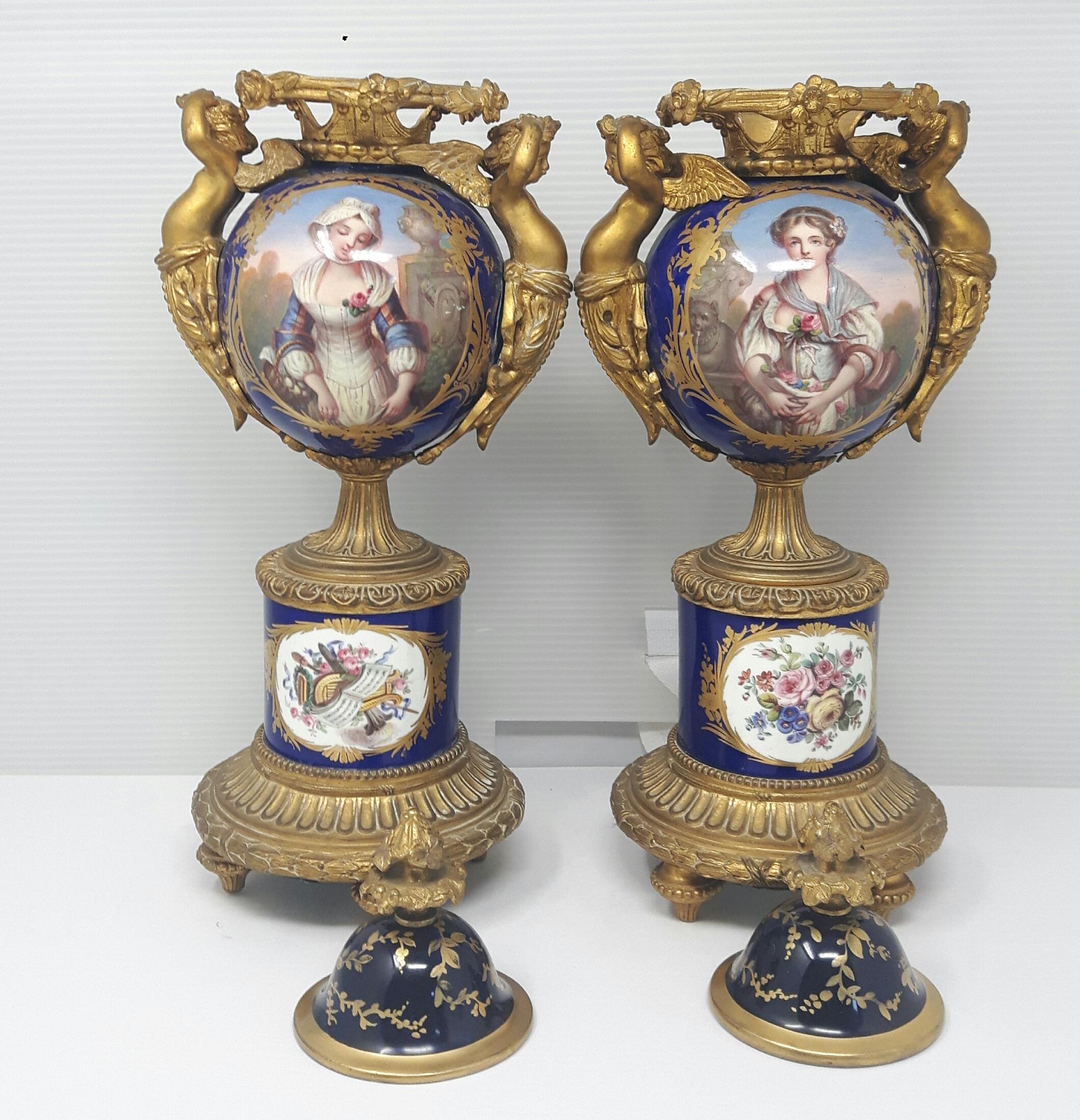 Pair of 19th Century Sèvres-Style Vases 1