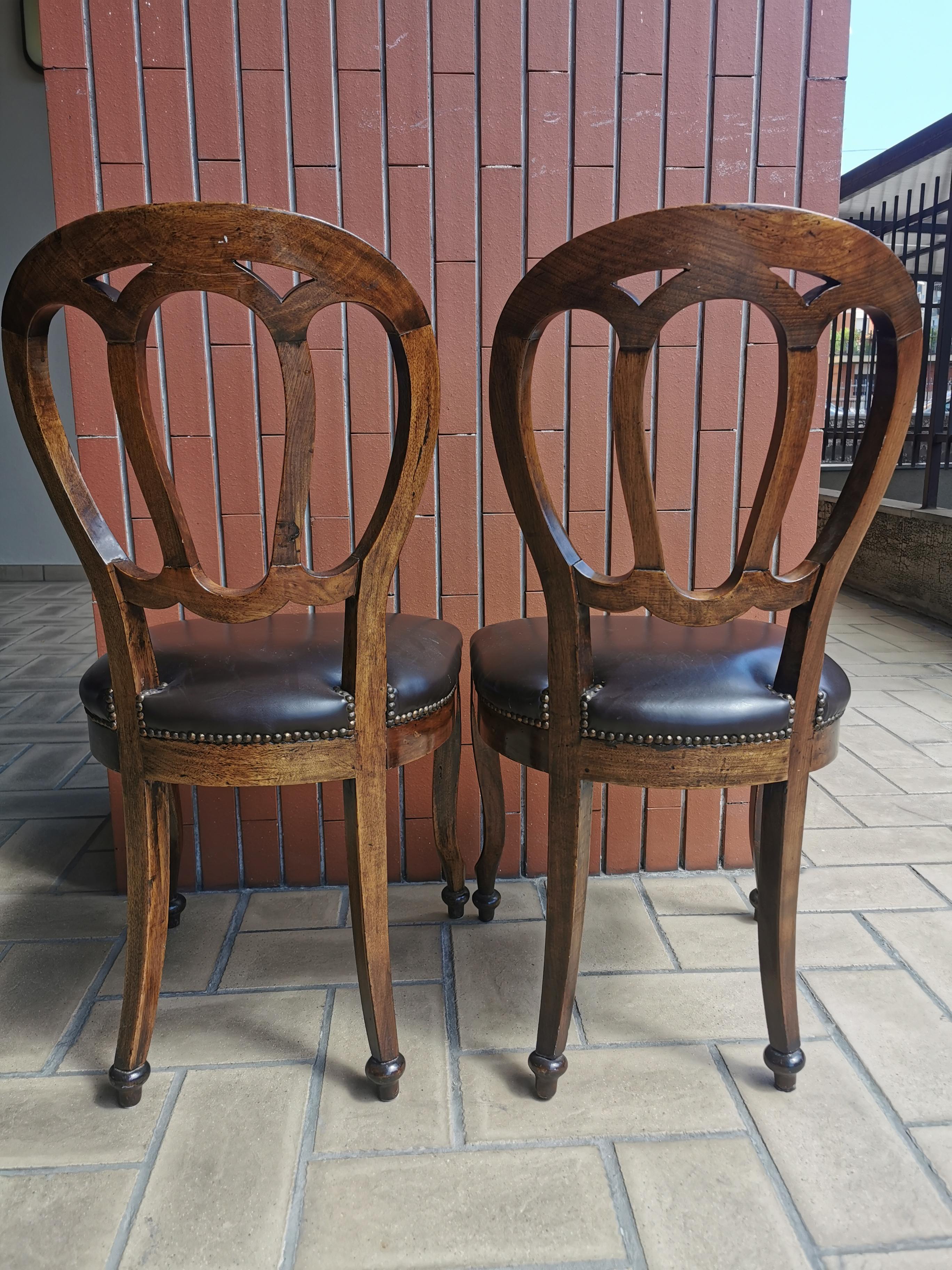 Pair of 19th Century Side Chairs, Walnut, Leather, circa 1840 Italy For Sale 4