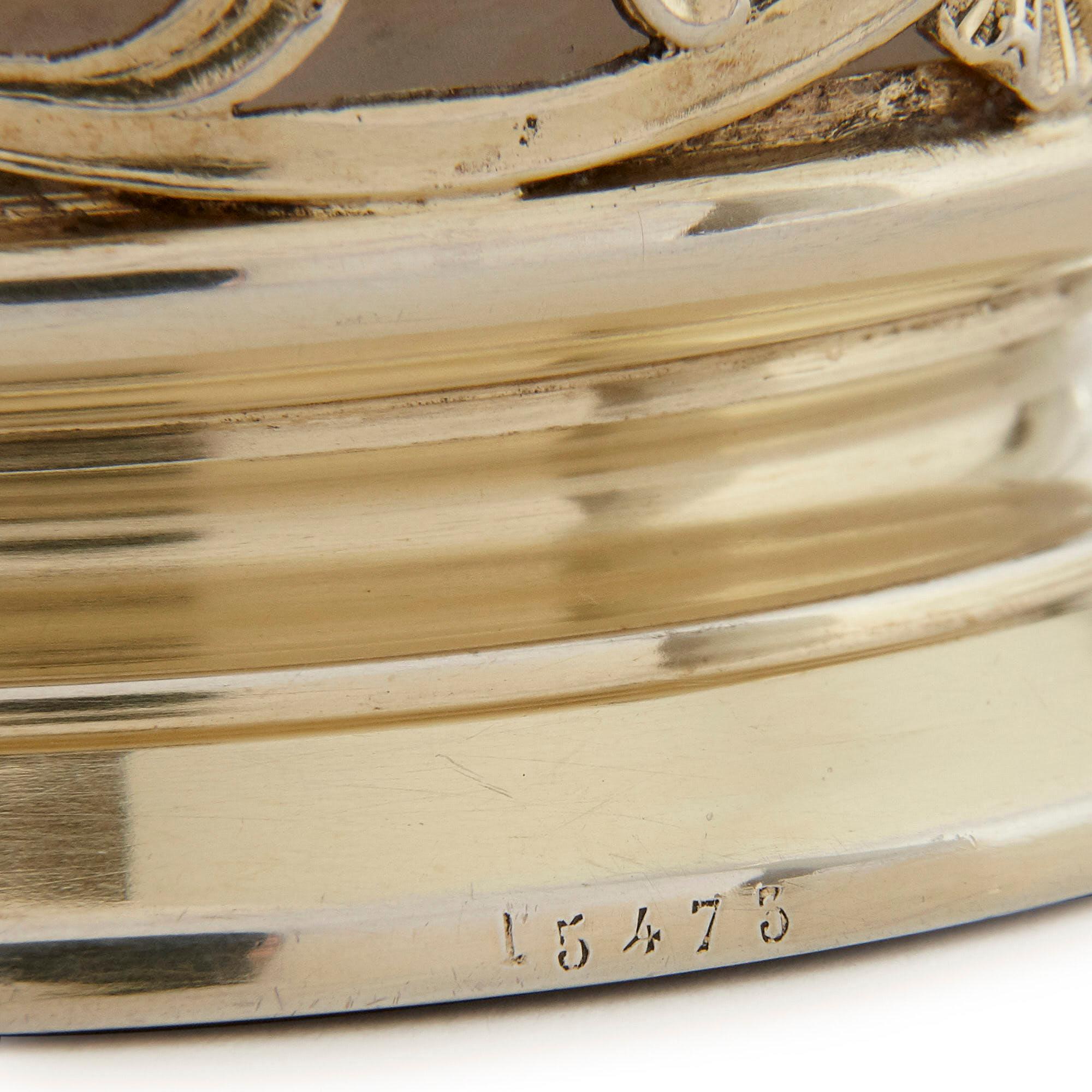 Paire de carafes à décanter en argent et cristal du 19ème siècle en vente 3