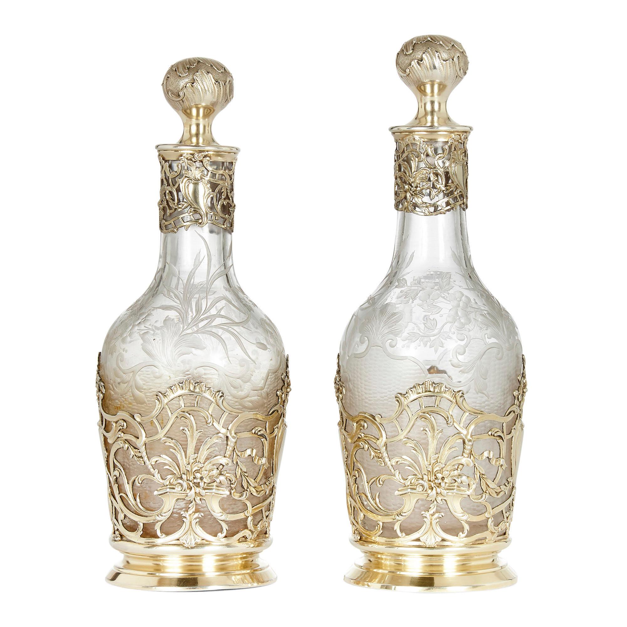 Belle Époque Paire de carafes à décanter en argent et cristal du 19ème siècle en vente
