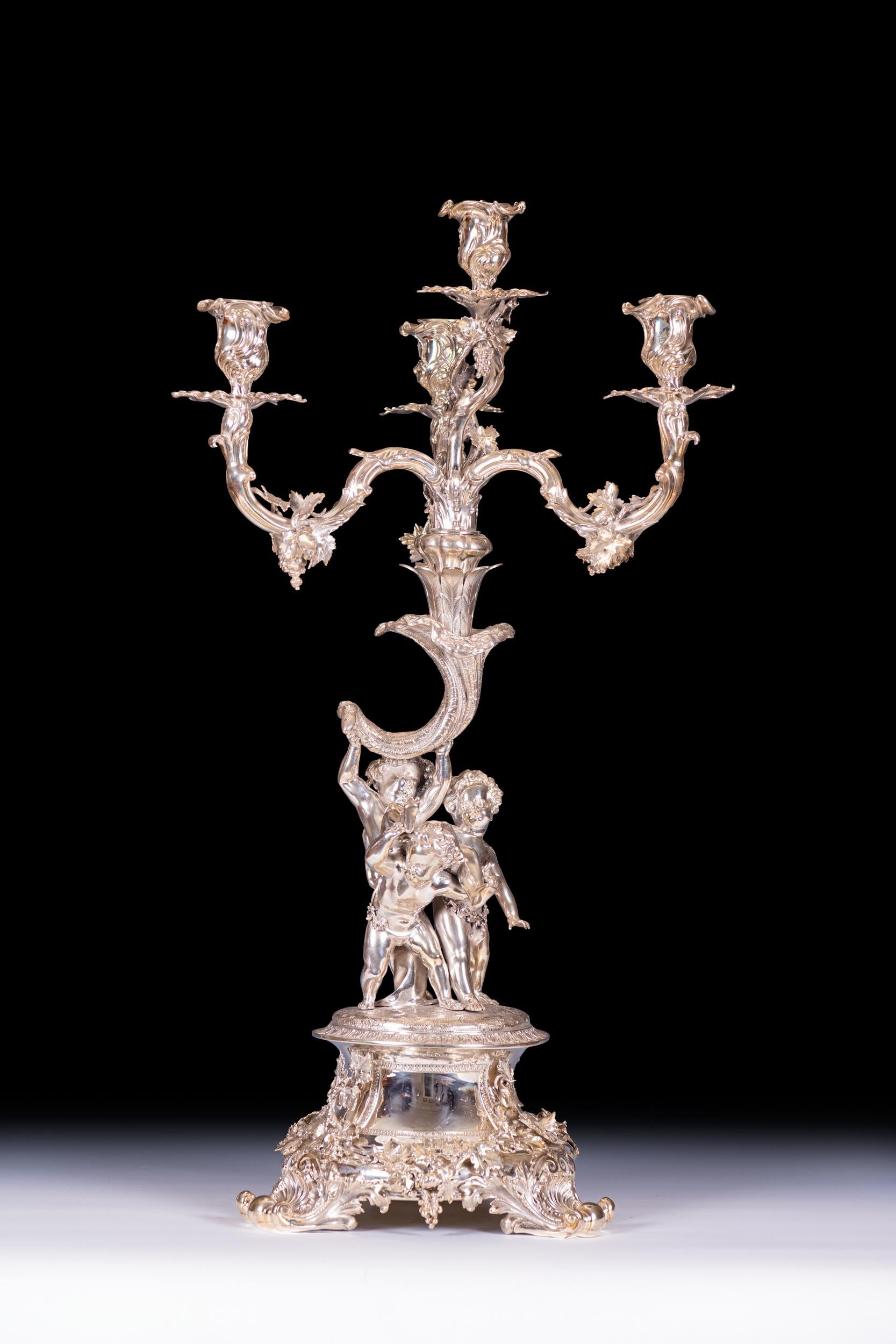 Vittoriano Coppia di candelabri d'argento del 19° secolo, Mortimer & Roskill, Storr & Mortimer, in ritardo in vendita