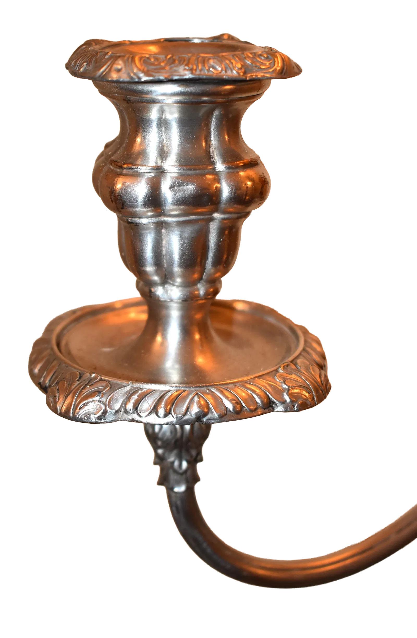 Paar englische Regency-Sheffield-Kandelaber aus Silber des 19. im Zustand „Gut“ im Angebot in Solebury, PA