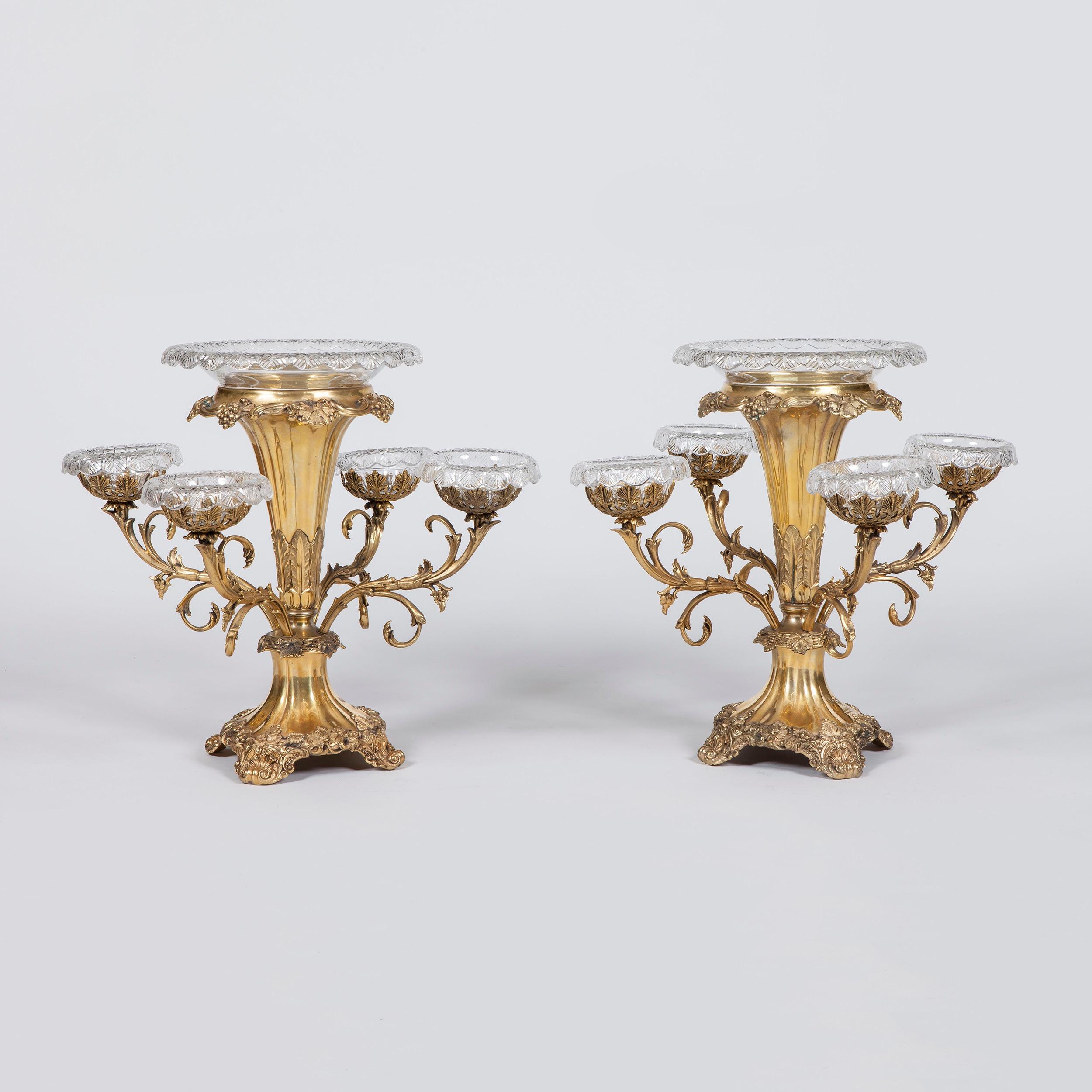 Inglese Coppia di Epergne in argento dorato del XIX secolo in vendita