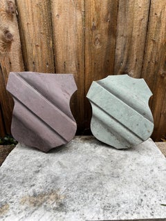 Coppia di scudi armoriali in ardesia del XIX secolo, elementi architettonici