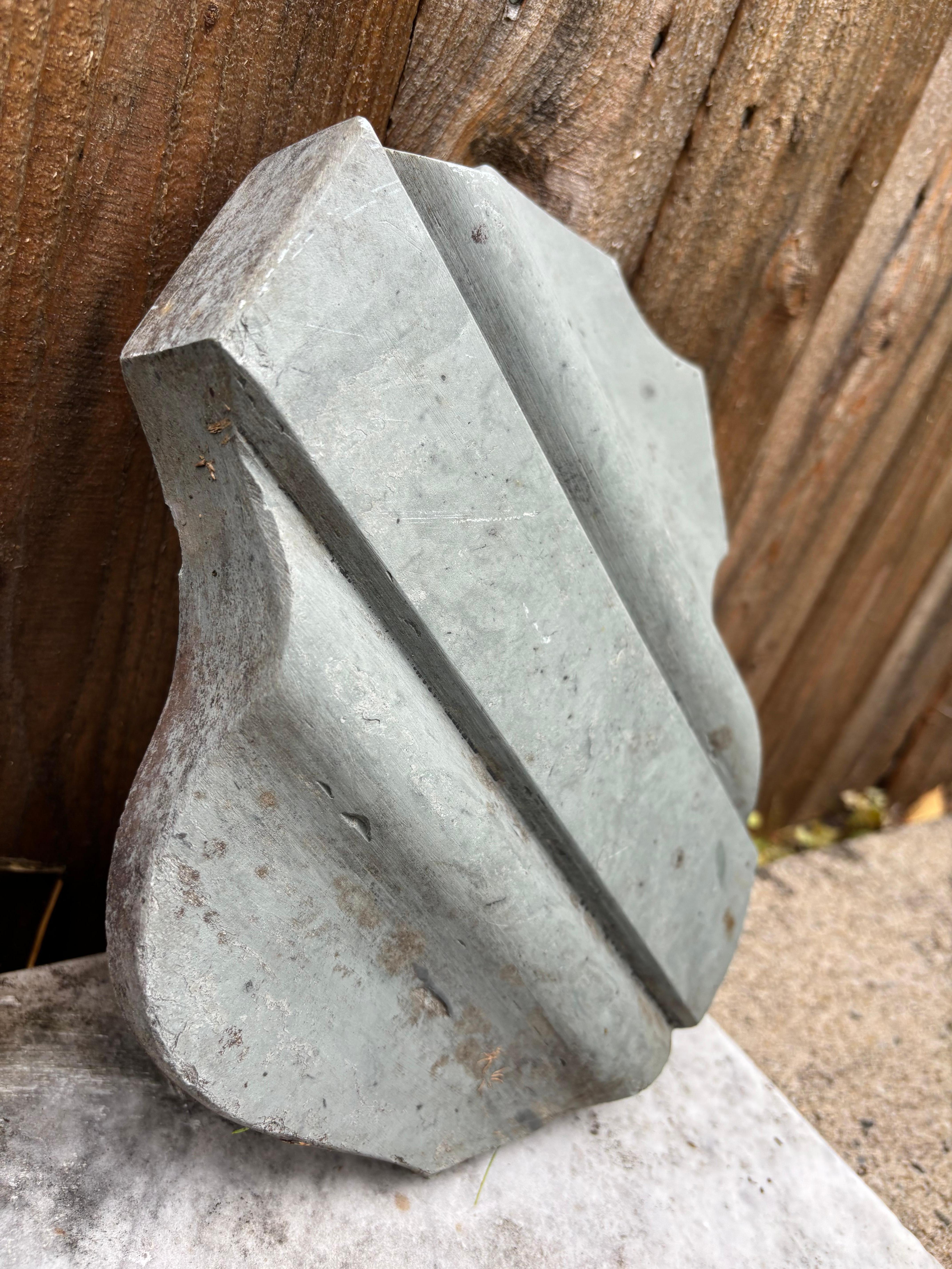 Pair of 19th Century Slate Armorial Shields, Architectural Elements In Good Condition For Sale In Stamford, CT