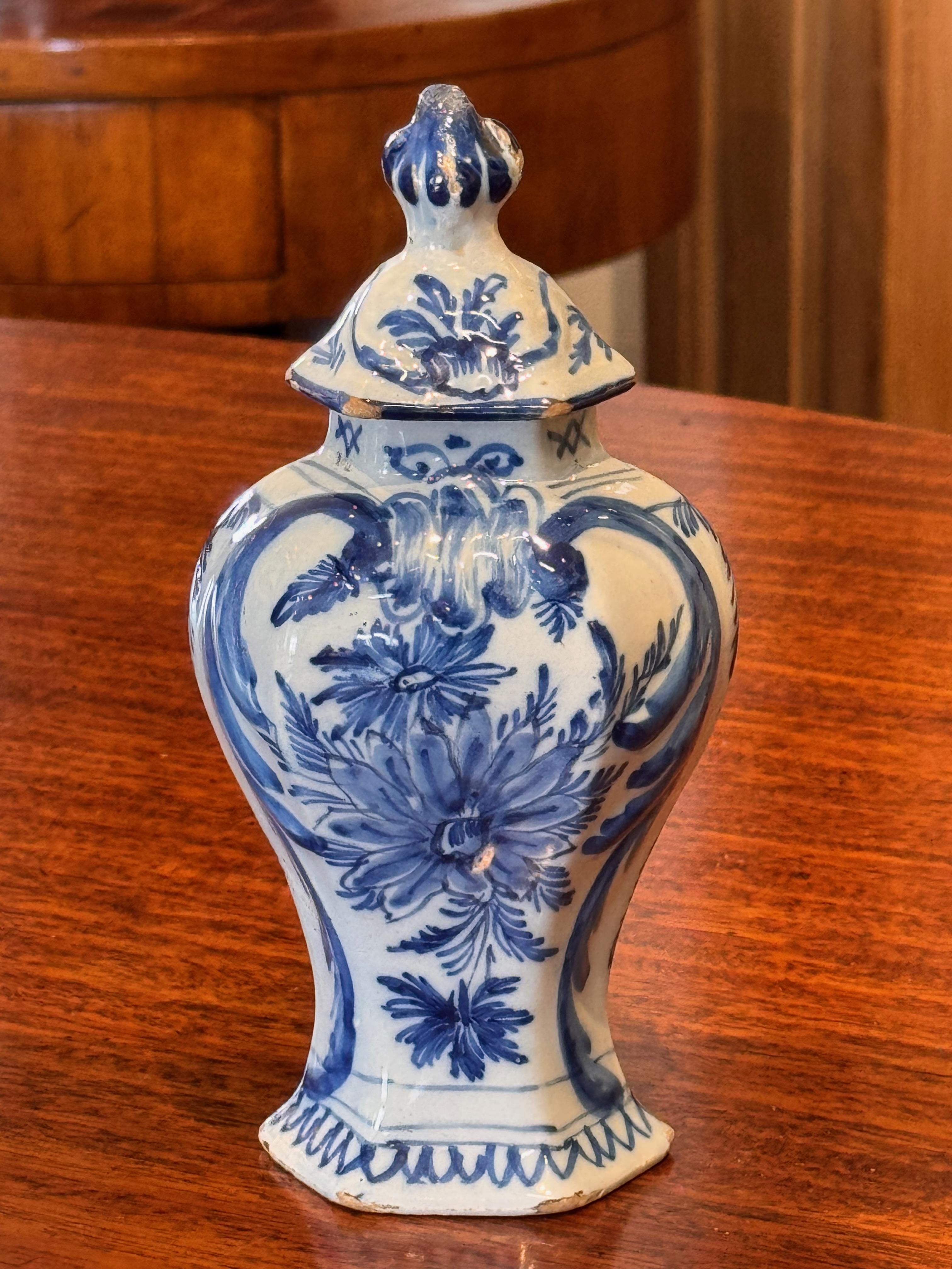 Dutch Pair of 19th Century Small Delft Vases For Sale