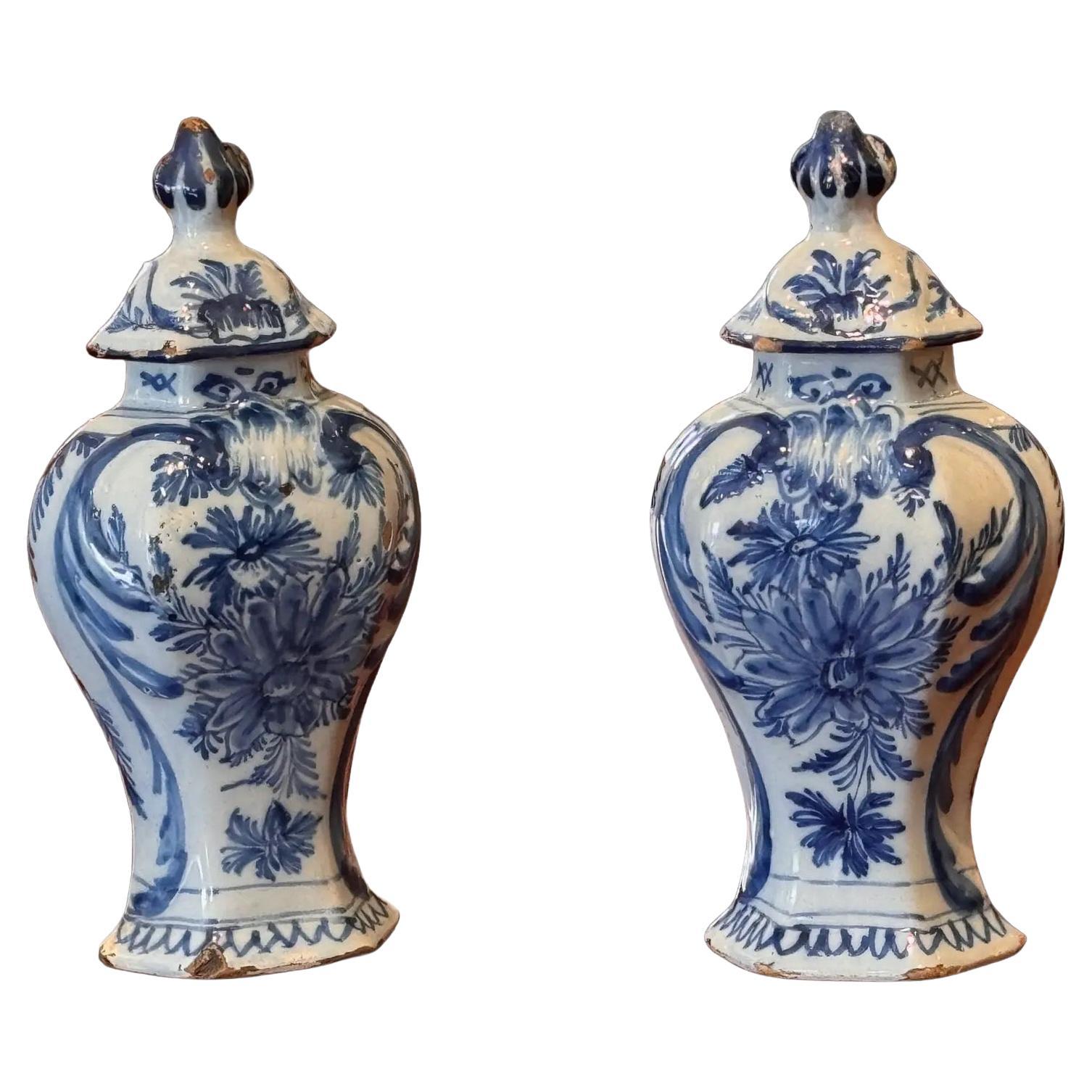 Paire de petits vases de Delft du 19e siècle