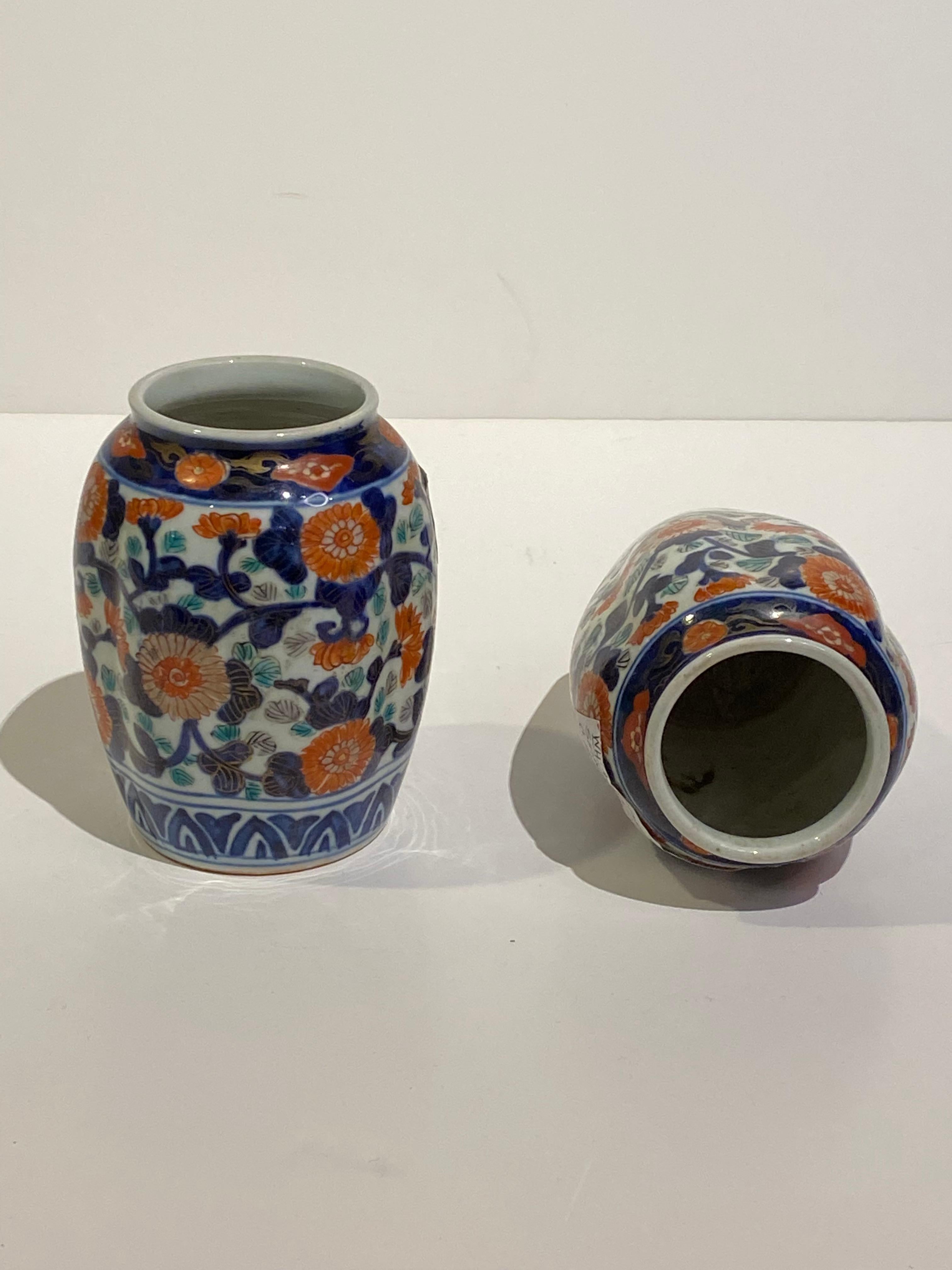 Pair of 19th Century Small Imari Vases In Good Condition For Sale In North Salem, NY