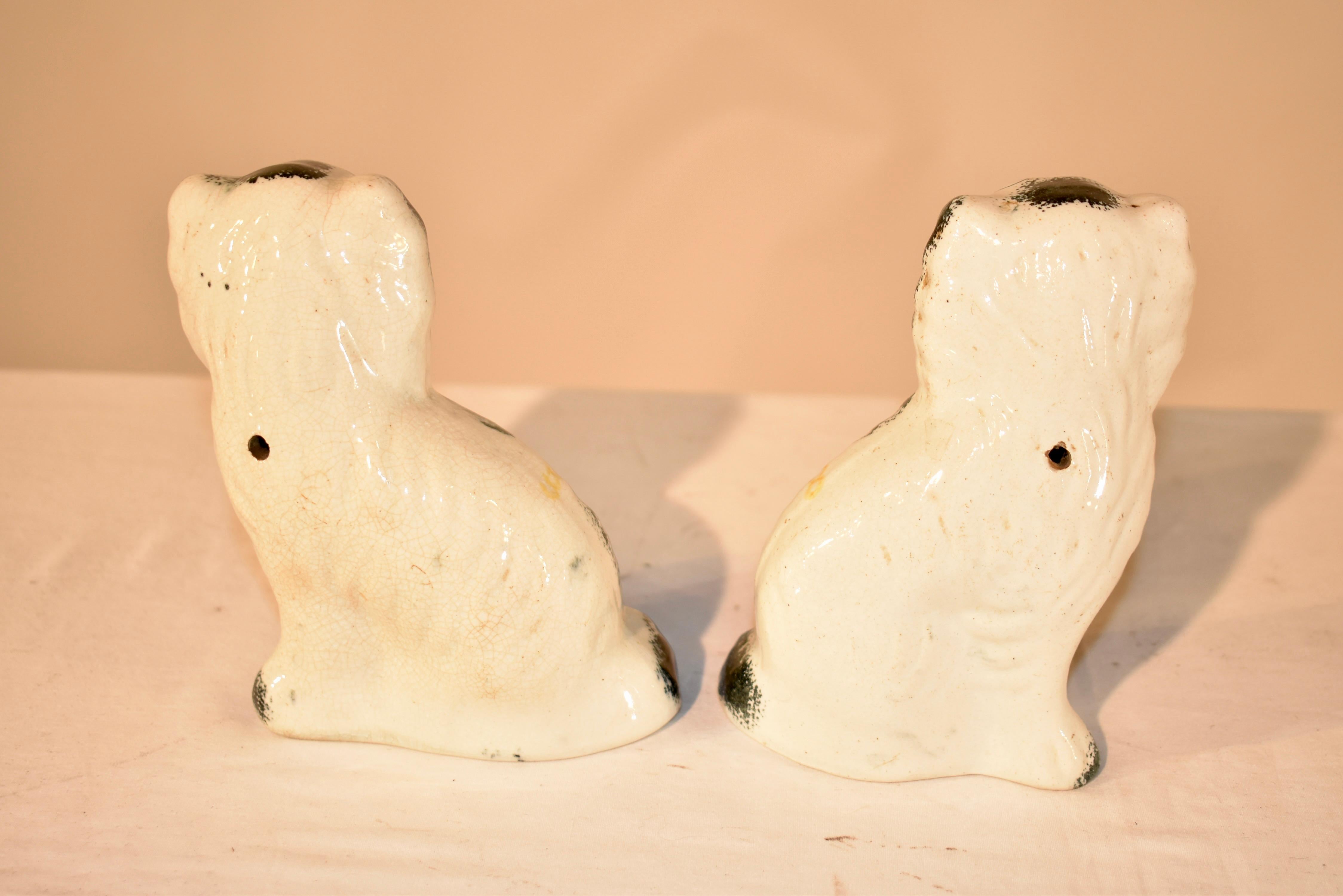 Pair of 19th Century Small Staffordshire Spaniels In Good Condition For Sale In High Point, NC