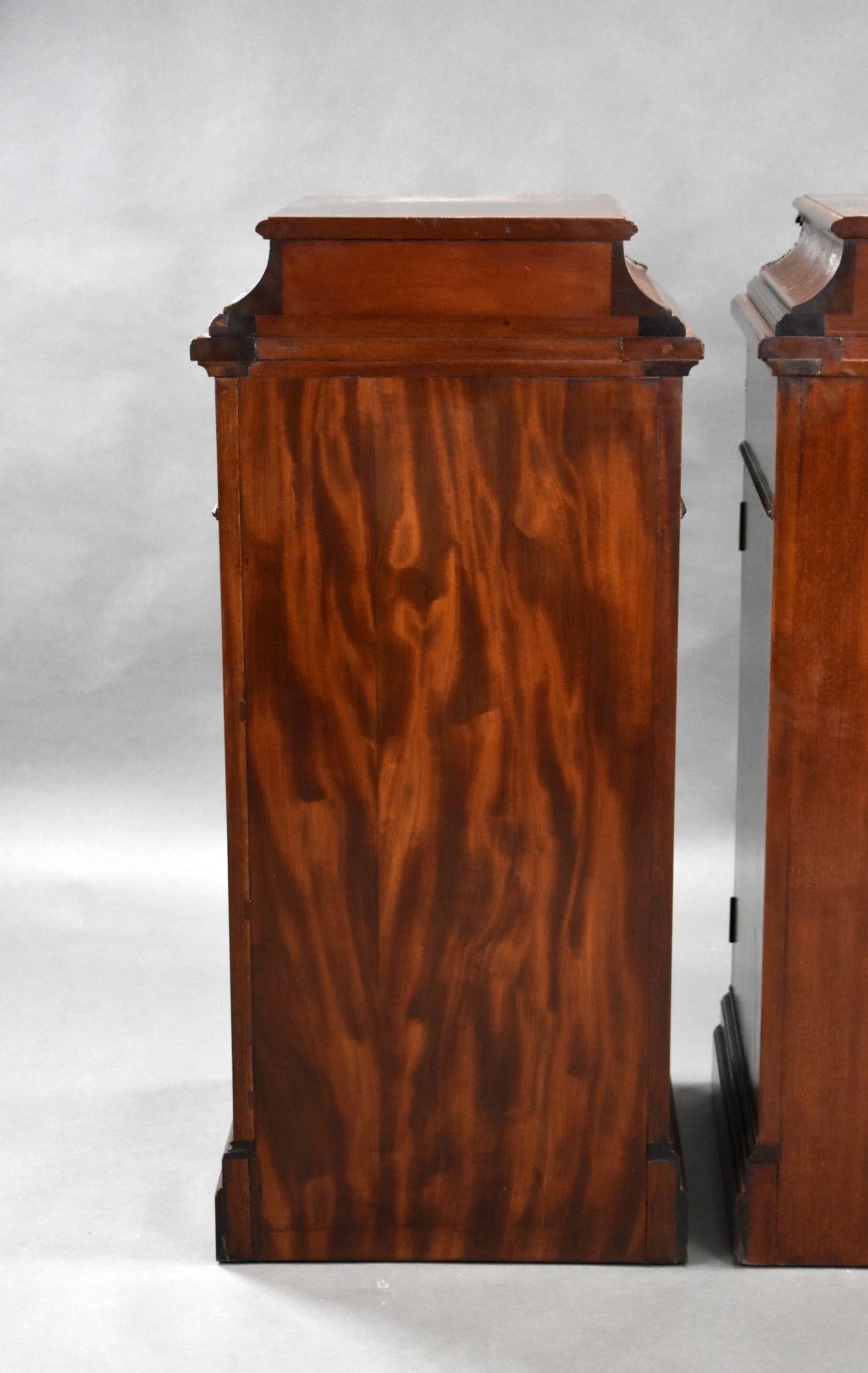 Pair of 19th Century Solid Mahogany Pedestals For Sale 8