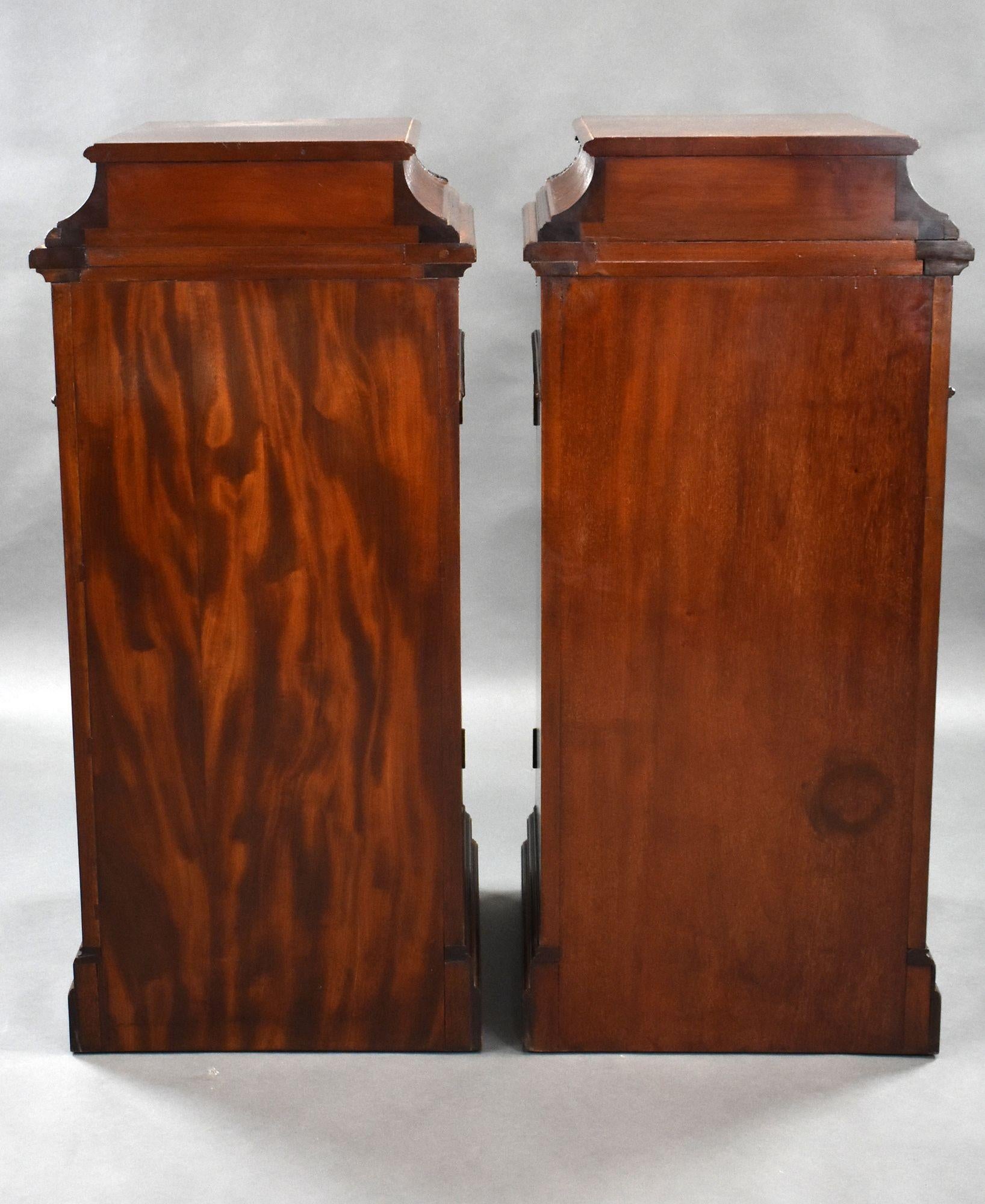Pair of 19th Century Solid Mahogany Pedestals In Good Condition For Sale In Chelmsford, Essex