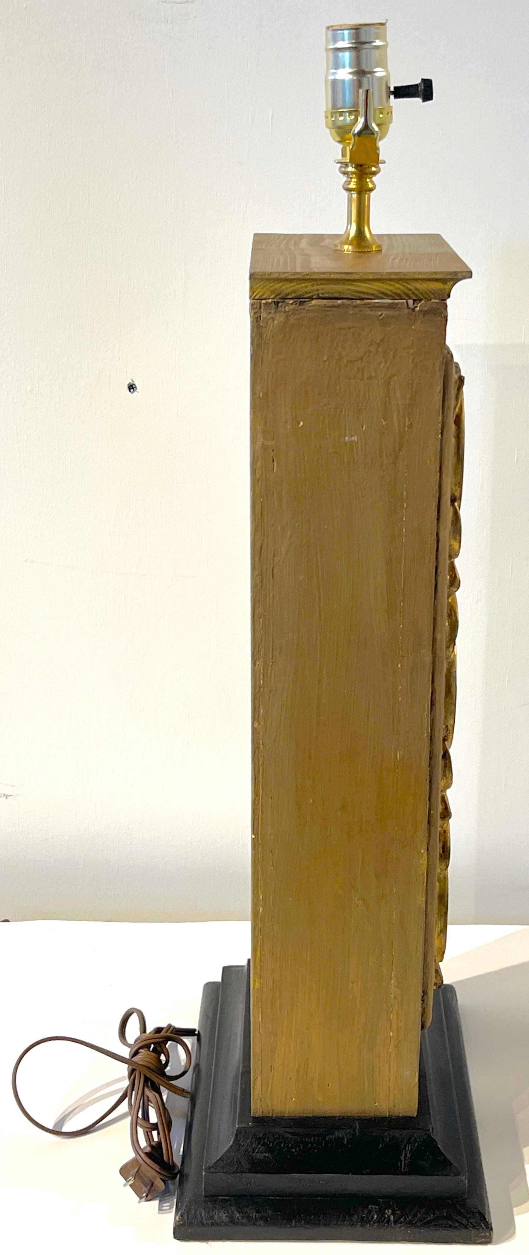 Paire de colonnes coloniales espagnoles en bois doré du XIXe siècle, transformées en lampes Bon état - En vente à West Palm Beach, FL