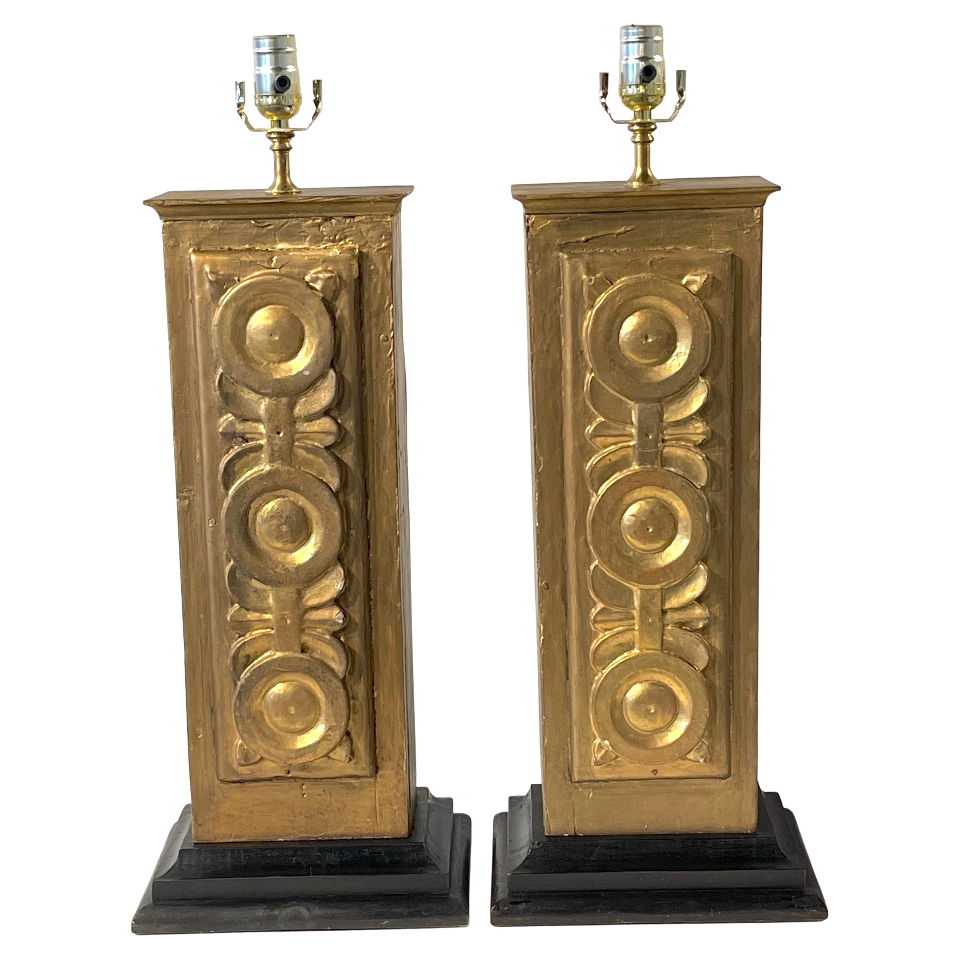 Paar spanische Kolonialsäulen aus vergoldetem Holz aus dem 19. Jahrhundert, jetzt als Lampen 