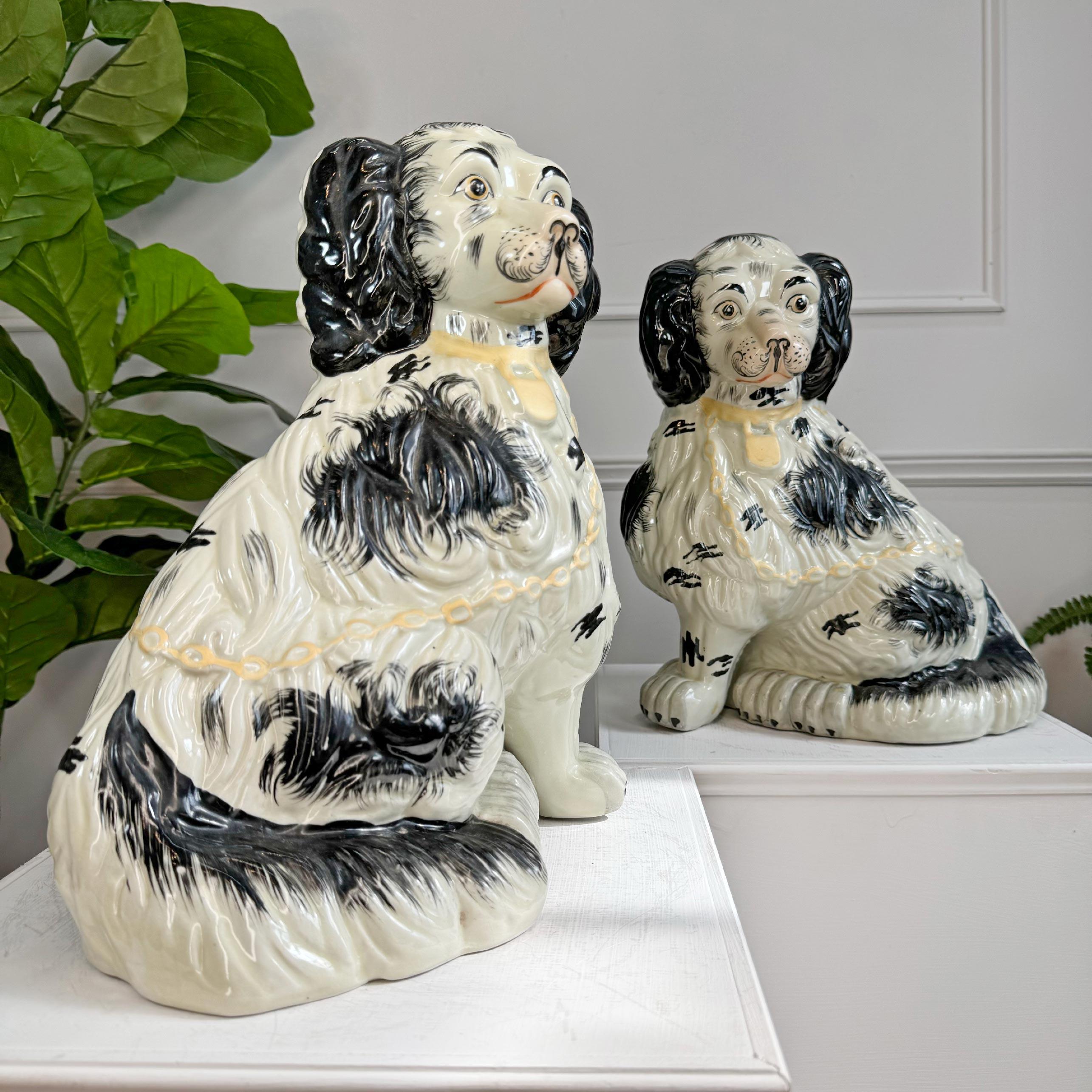 Début de l'époque victorienne  Paire de chiens du Staffordshire du 19ème siècle en vente