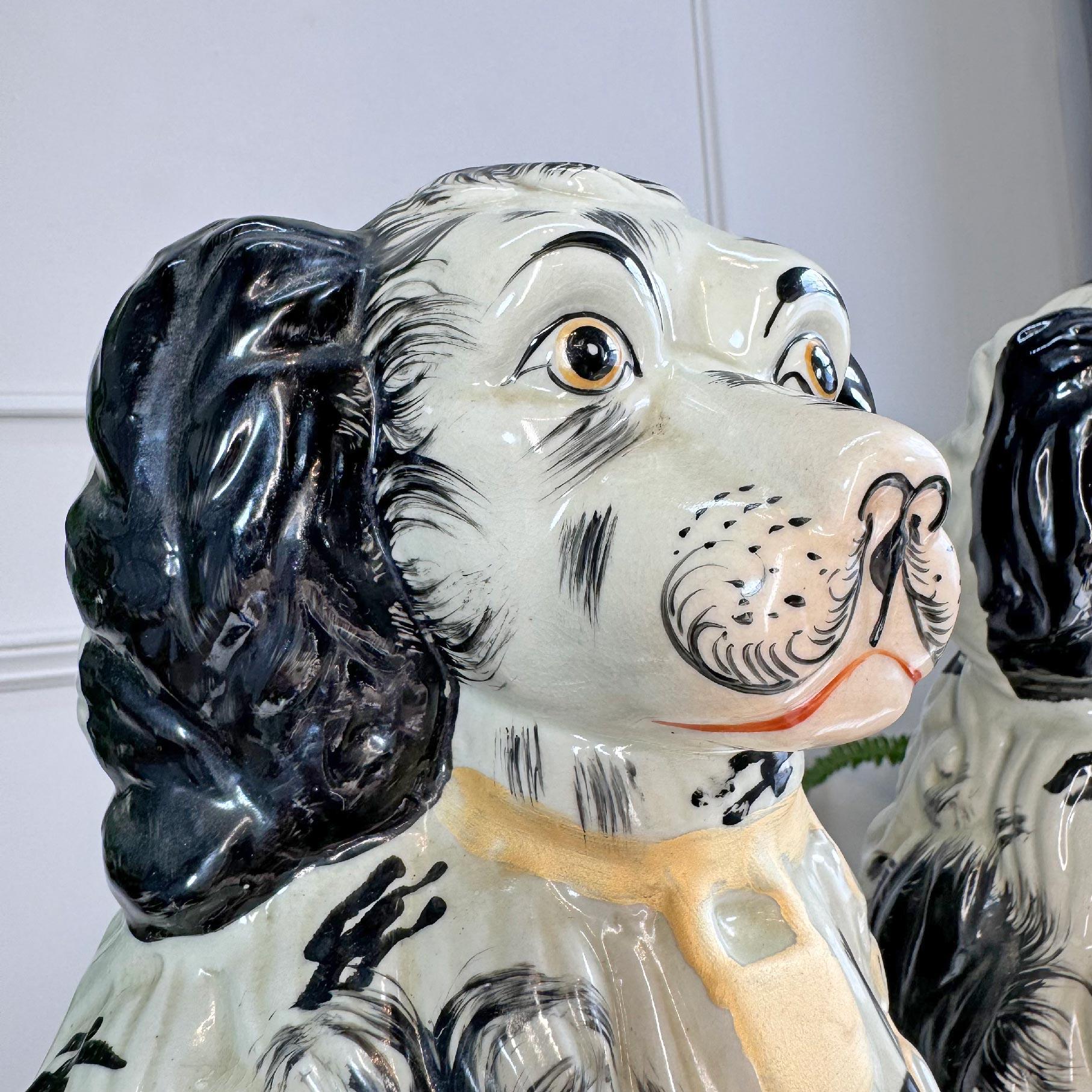 Anglais  Paire de chiens du Staffordshire du 19ème siècle en vente