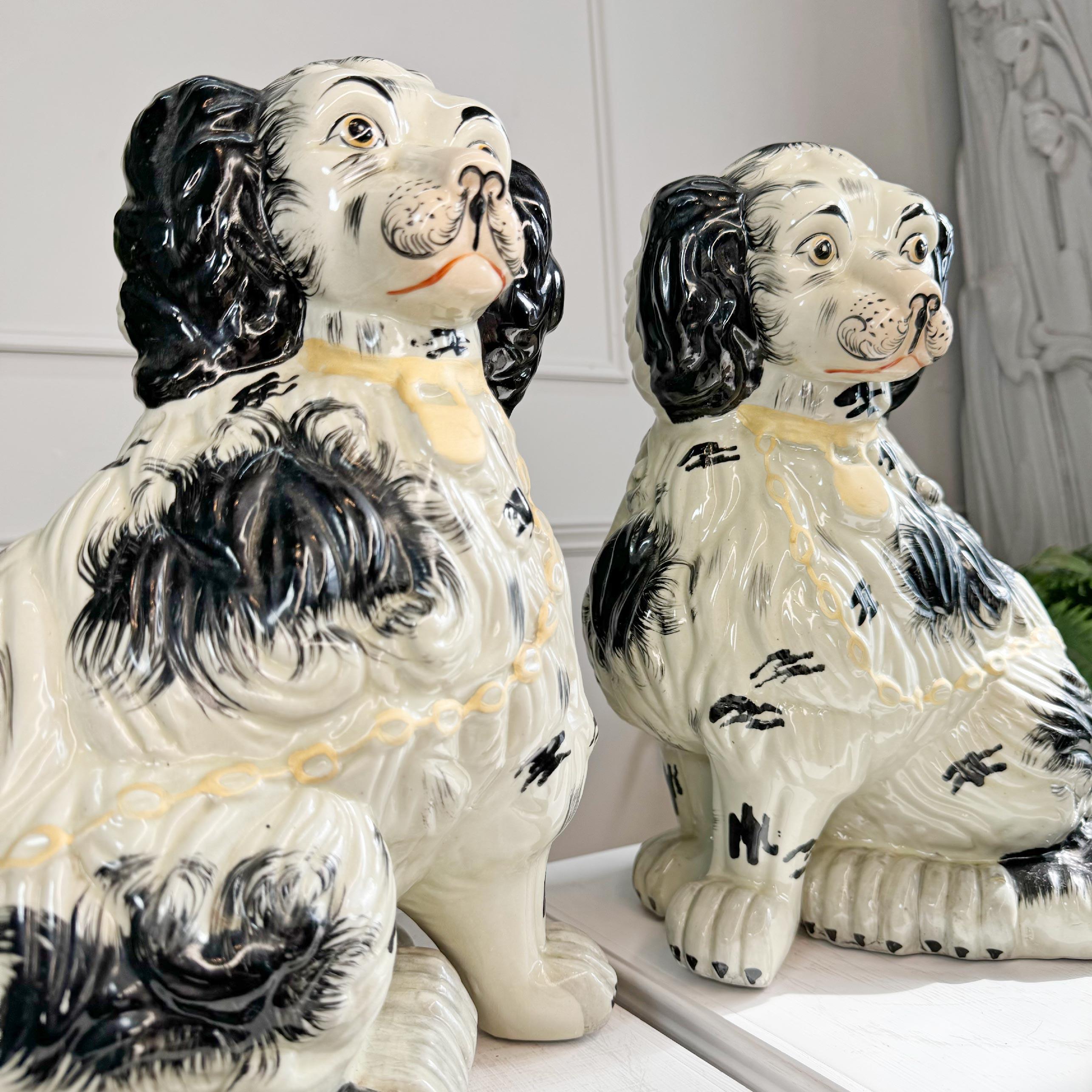 Céramique  Paire de chiens du Staffordshire du 19ème siècle en vente