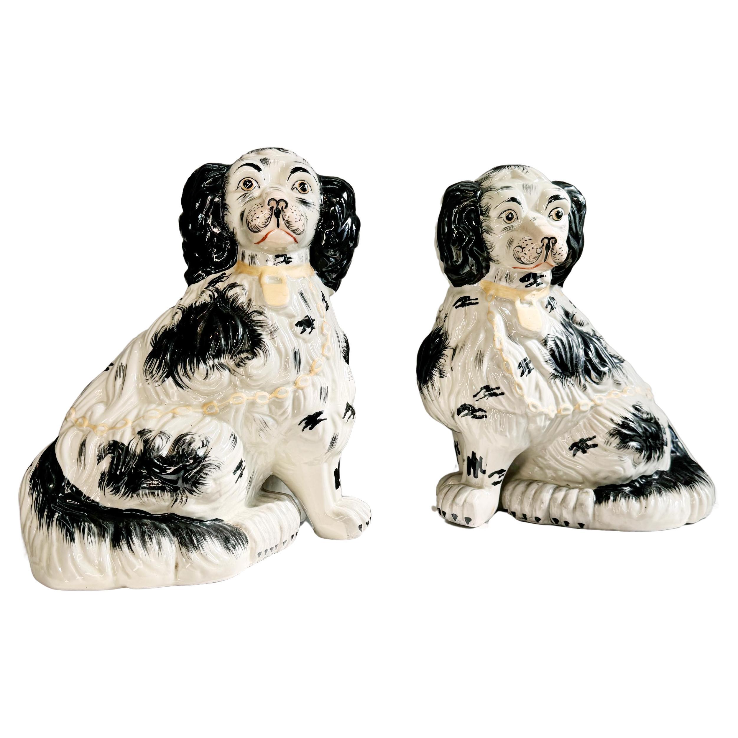 Paire de chiens du Staffordshire du 19ème siècle en vente