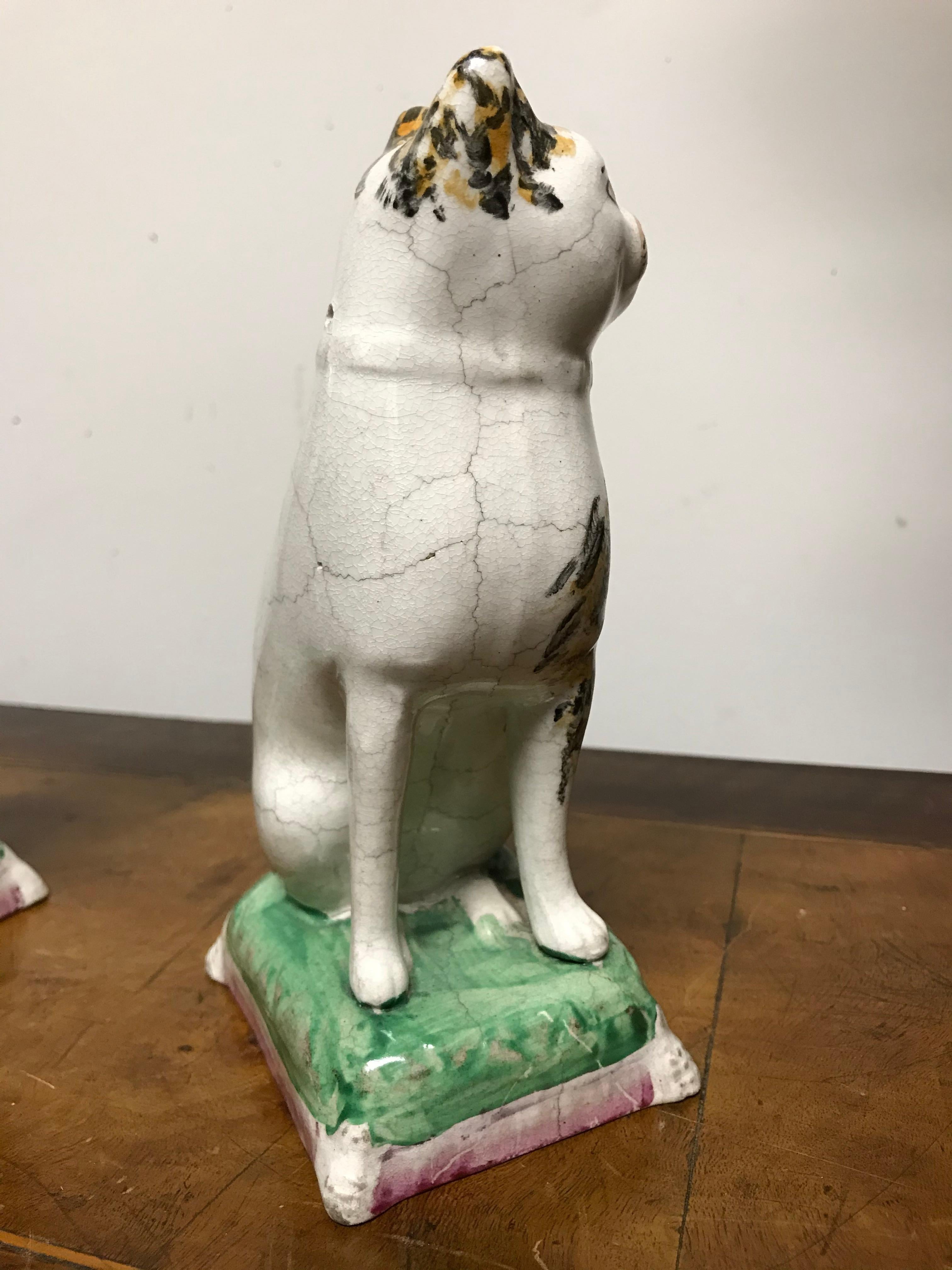 Pair of 19th Century Staffordshire Pottery Cats In Good Condition In Stamford, CT