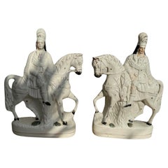 Pareja de figuritas de cerámica de Staffordshire del siglo XIX , cazador de las Highlands a caballob