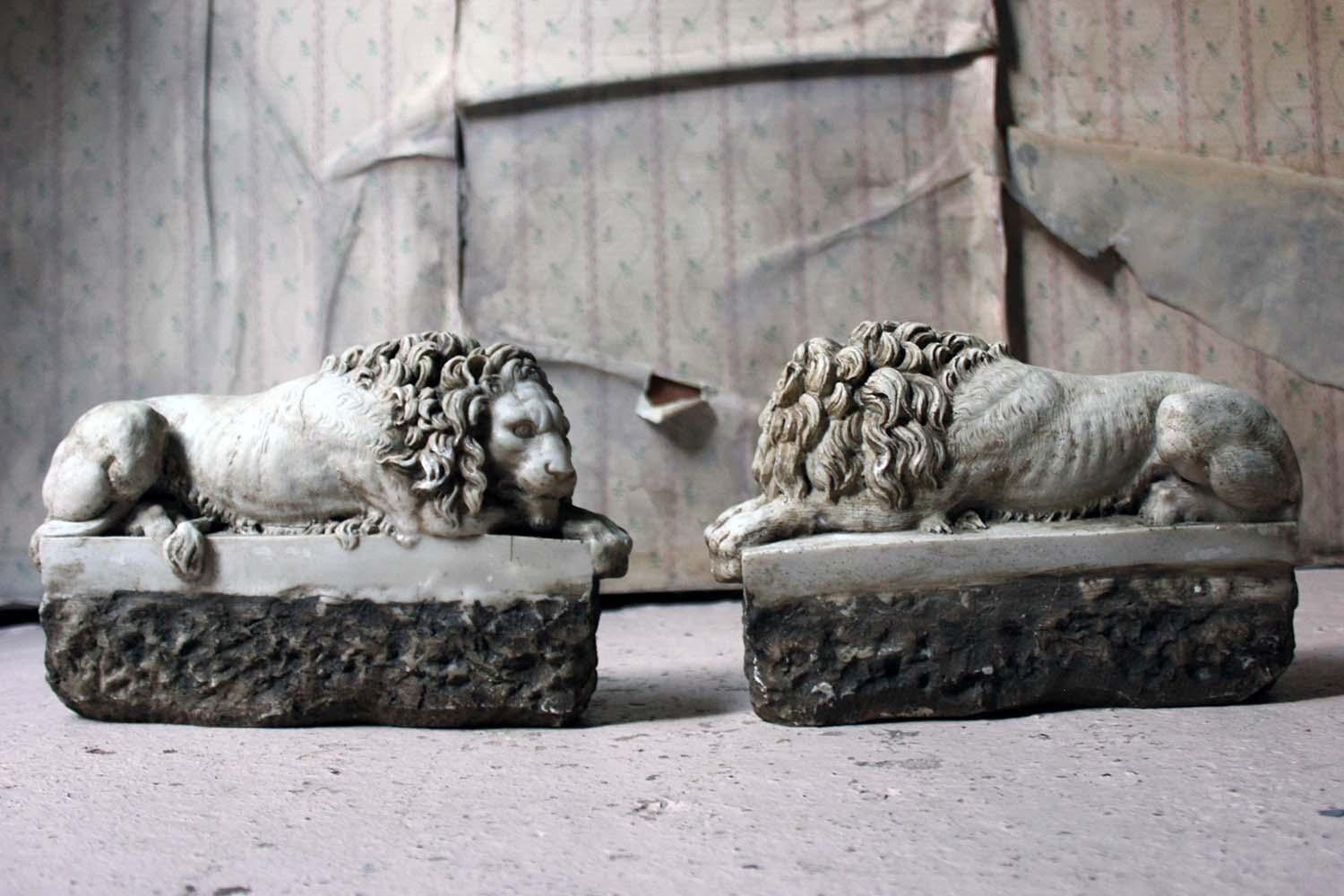 Ein Paar Steinlöwen aus dem 19. Jahrhundert, nach Antonio Canova (Italienisch)