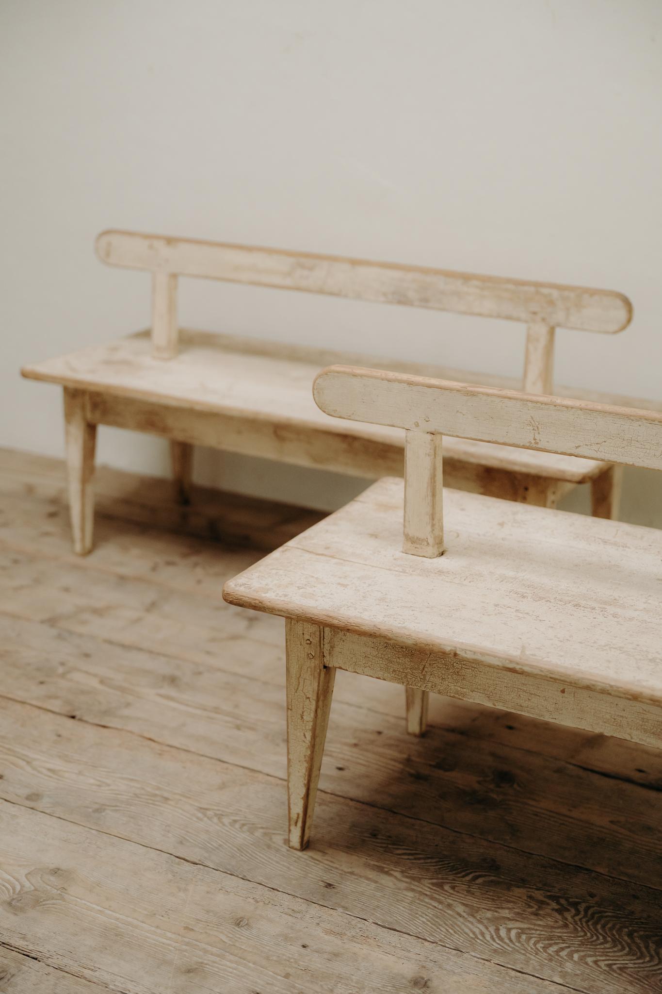 paire de bancs suédois du 19ème siècle . en vente 3