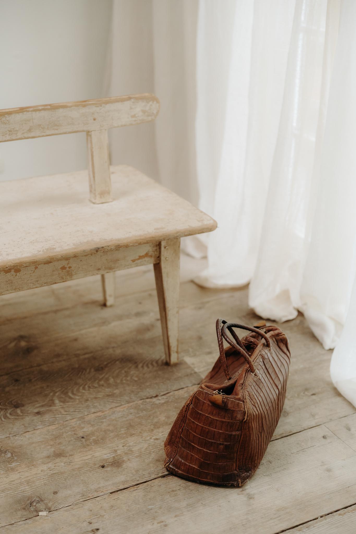 paire de bancs suédois du 19ème siècle . en vente 4