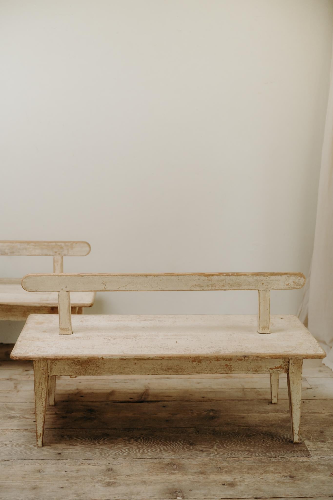 paire de bancs suédois du 19ème siècle . en vente 8