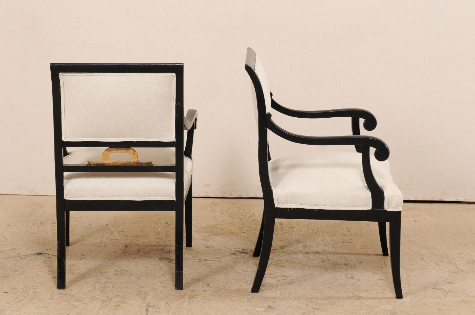 Tissu d'ameublement Paire de fauteuils Empire suédois noirs avec accents dorés du milieu du XIXe siècle en vente