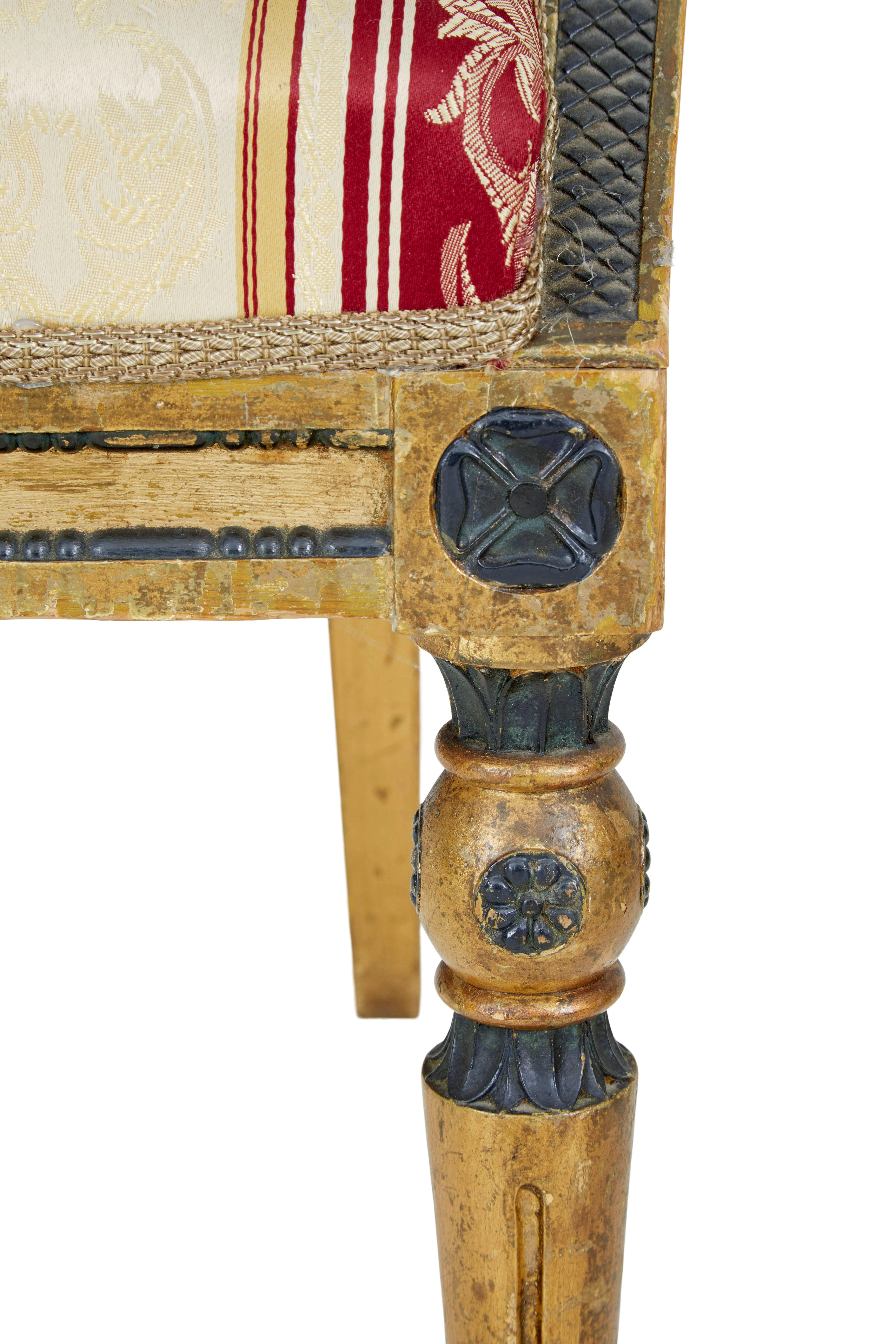 Coppia di poltrone svedesi intagliate e dorate del XIX secolo in vendita 1