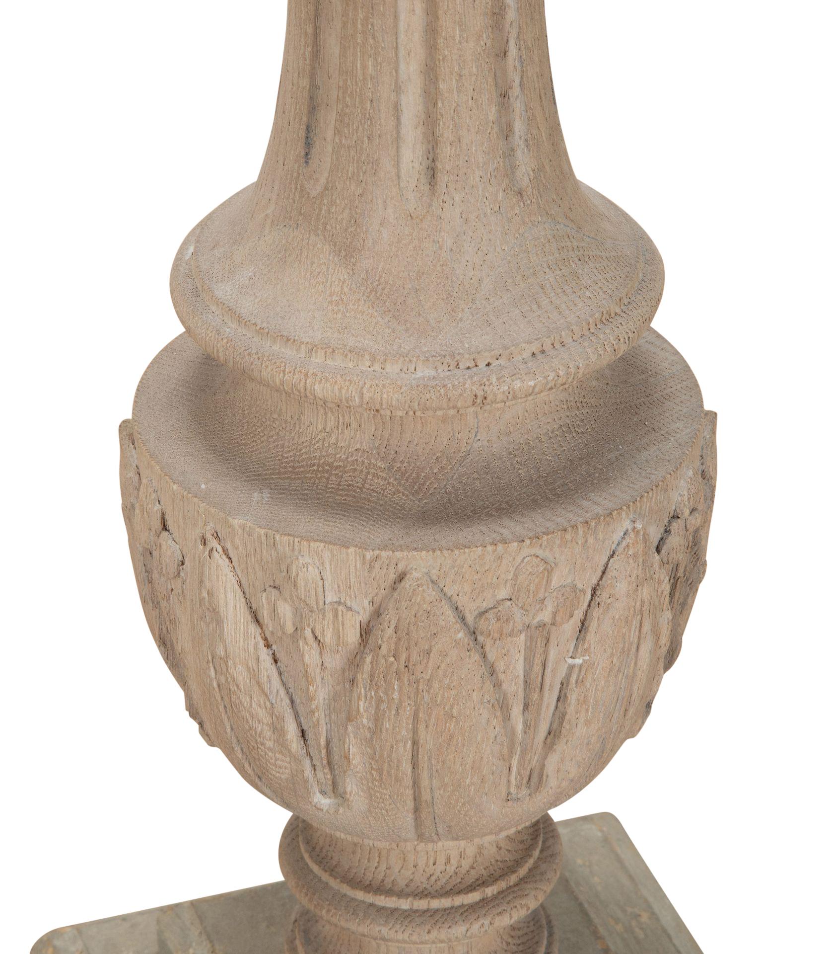 Svedese Coppia di lampade svedesi in legno intagliato del XIX secolo in vendita