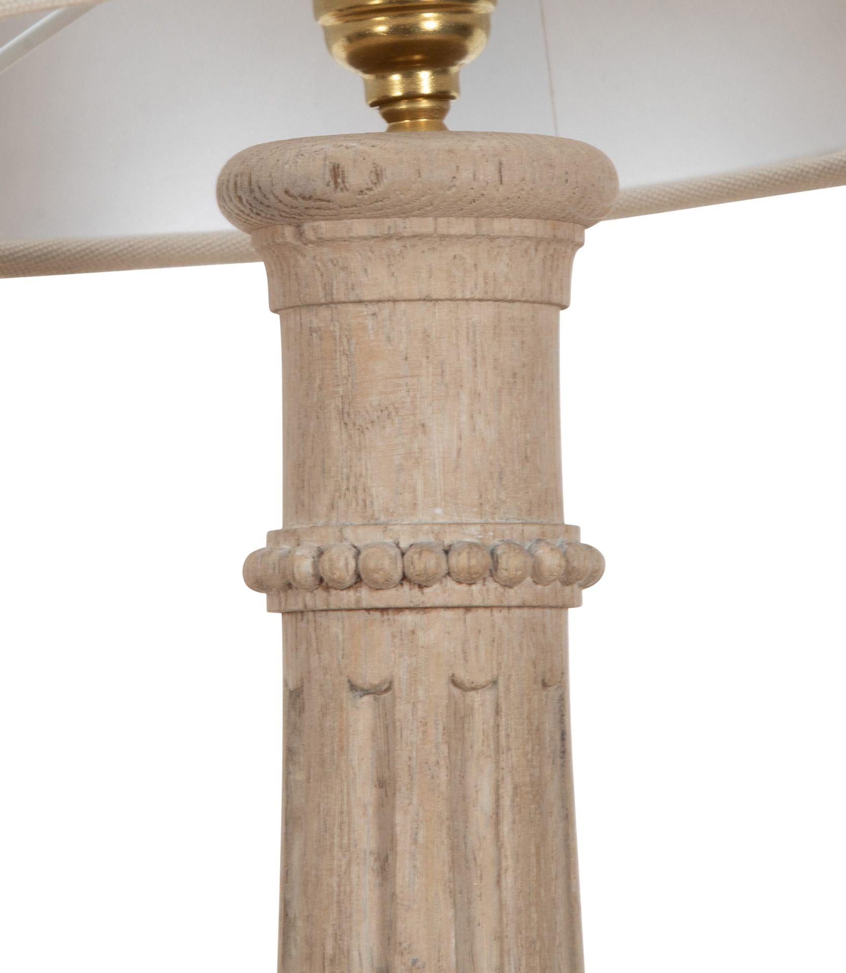 Coppia di lampade svedesi in legno intagliato del XIX secolo in vendita 1