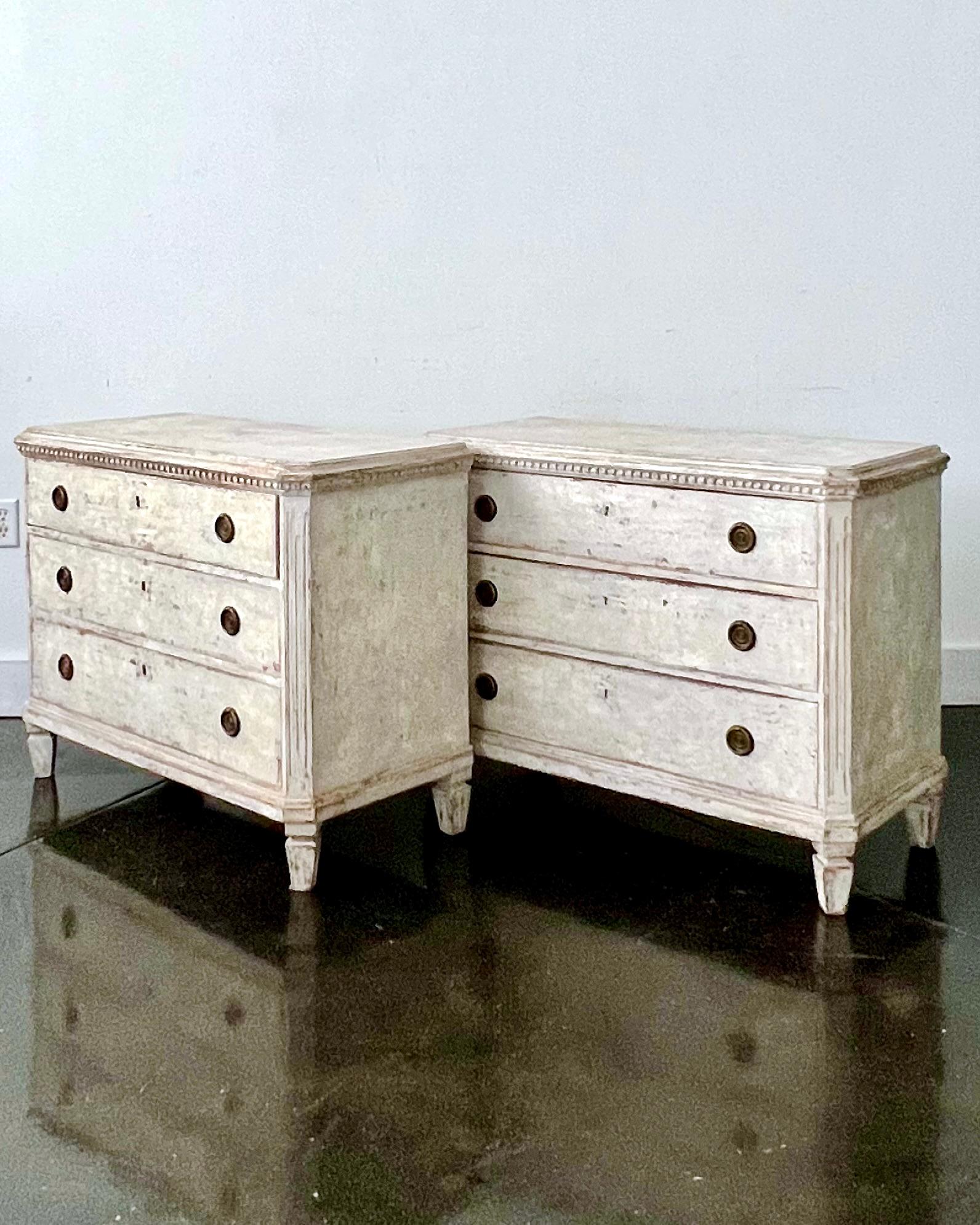 Pair of 19th century Swedish Chest Of Drawers In Good Condition For Sale In Charleston, SC