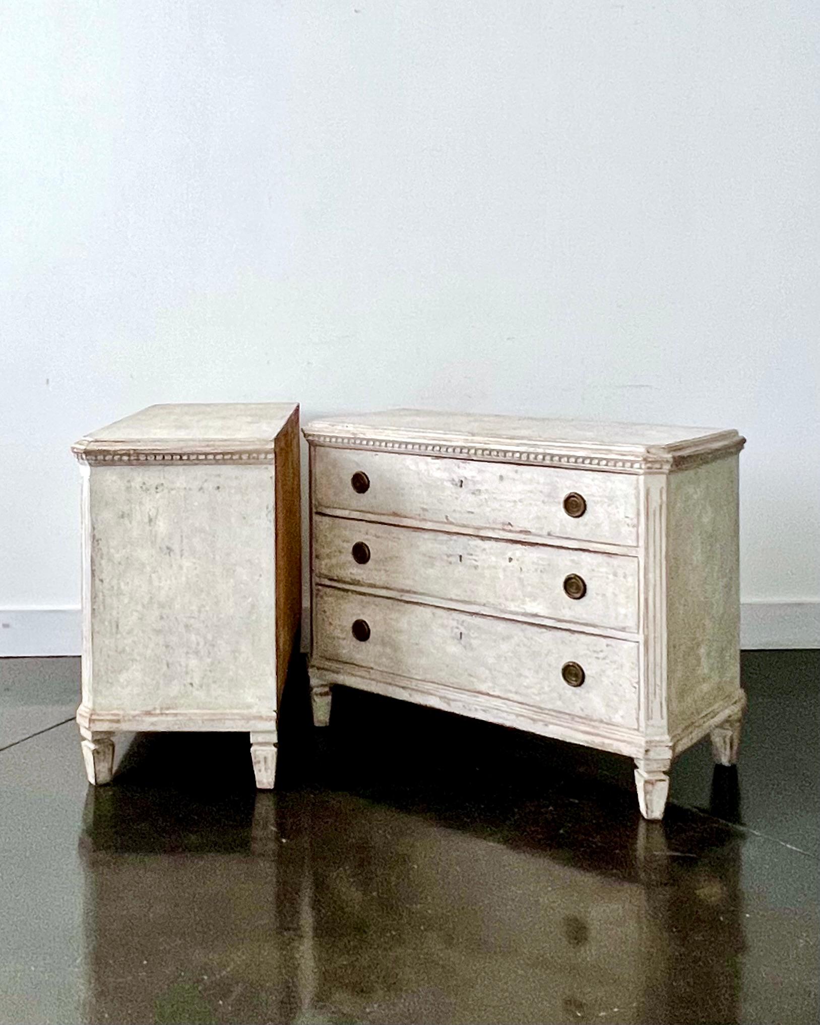 19th Century Pair of 19th century Swedish Chest Of Drawers For Sale
