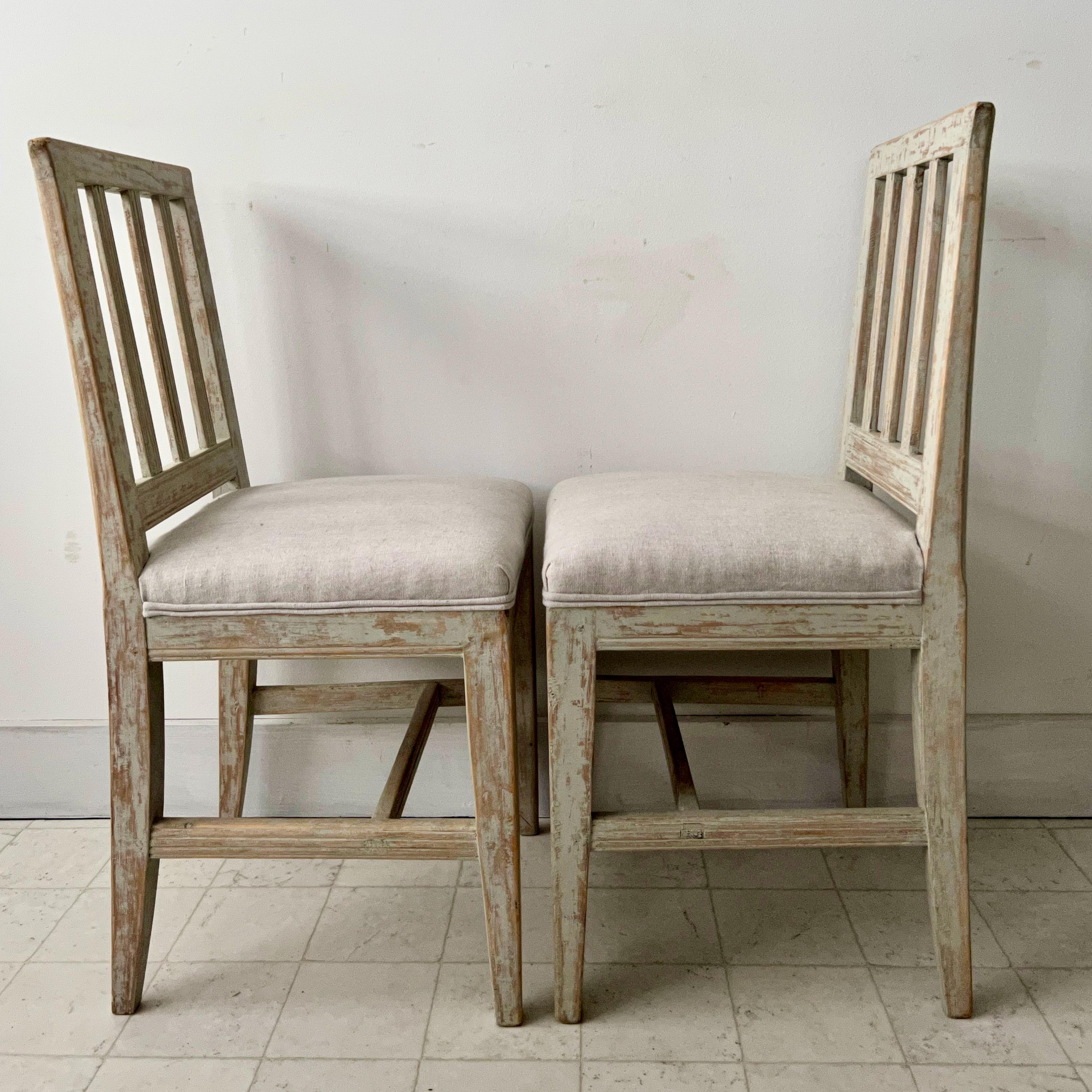 Suédois Paire de chaises de campagne suédoises du 19e siècle en vente