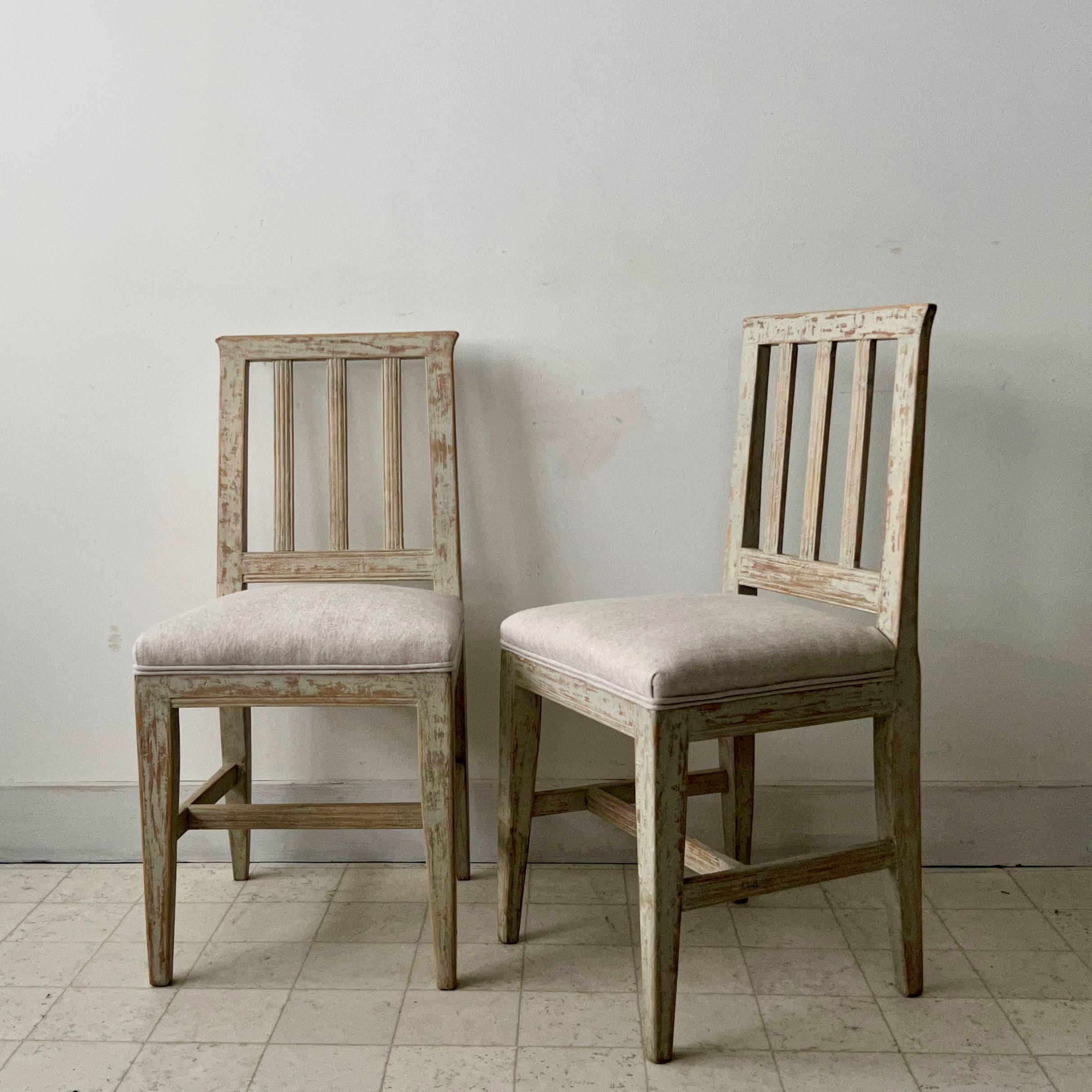 Hand-Carved Pair of 19th Century Swedish Country Chairs For Sale