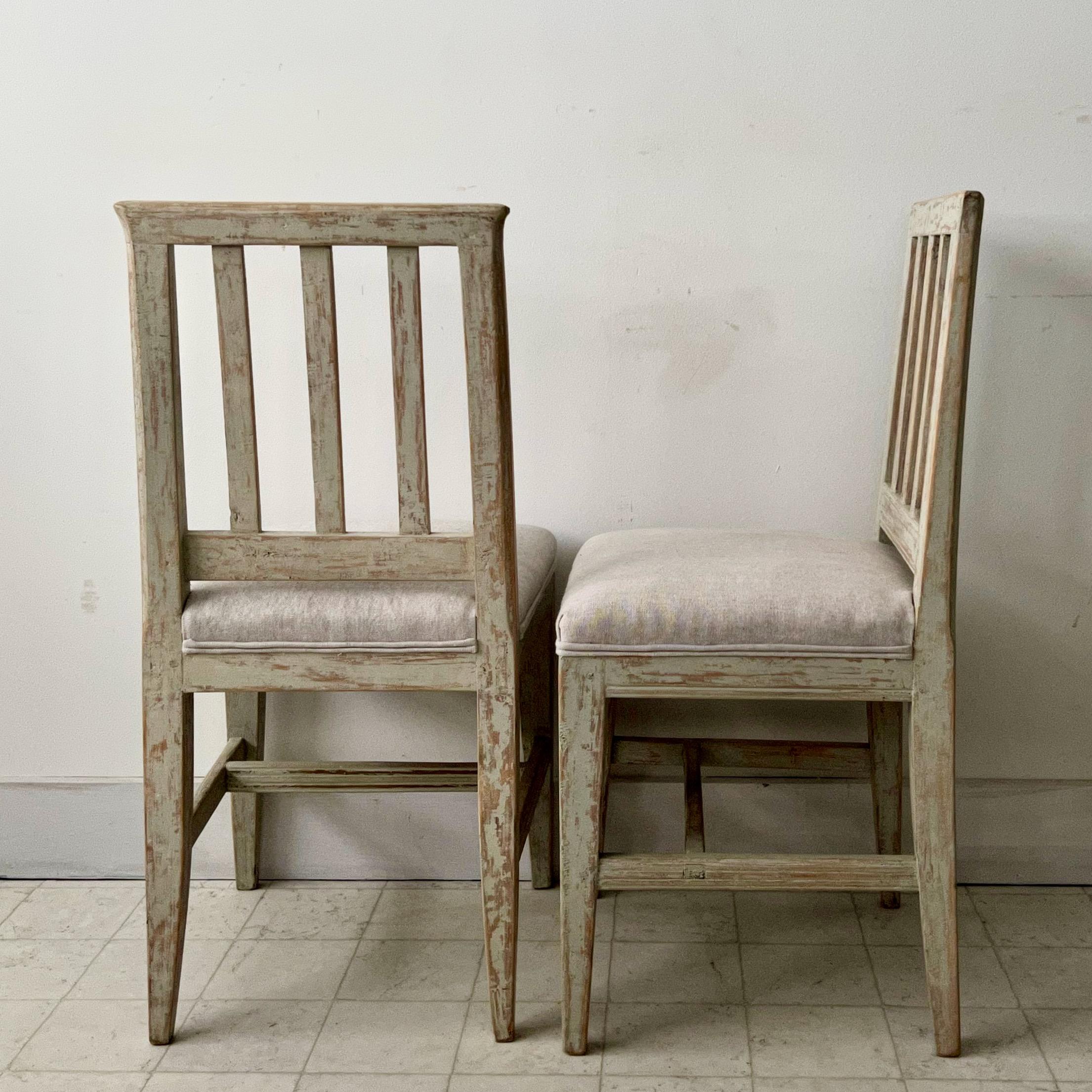 Paire de chaises de campagne suédoises du 19e siècle Bon état - En vente à Charleston, SC