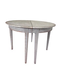 Coppia di tavoli svedesi Demilune del XIX secolo in stile gustaviano con gambe affusolate