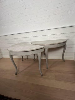 Pareja de Mesas Demilunas Suecas del Siglo XIX Estilo Rococó