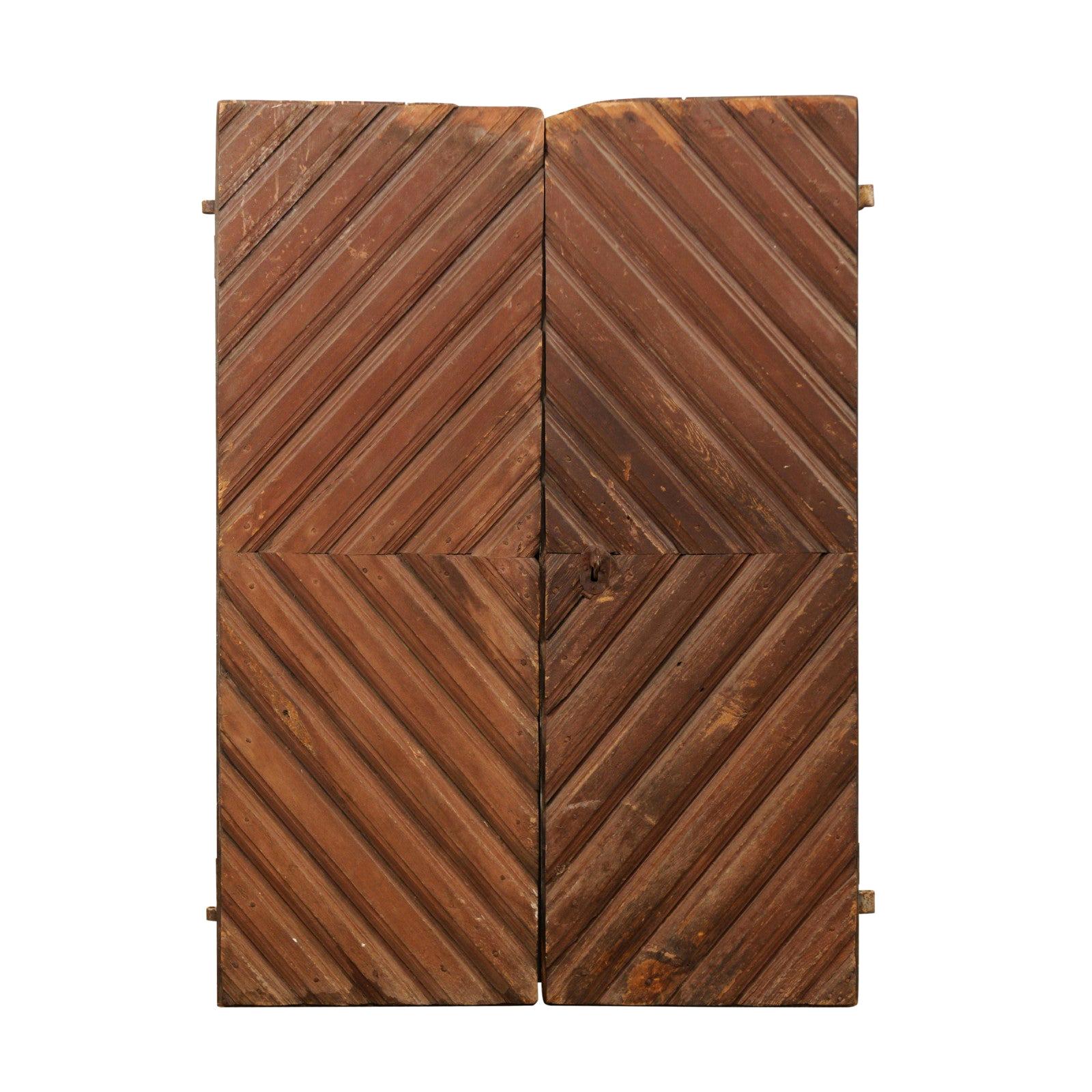 Pareja de puertas suecas del siglo XIX con diseño de rombos en venta