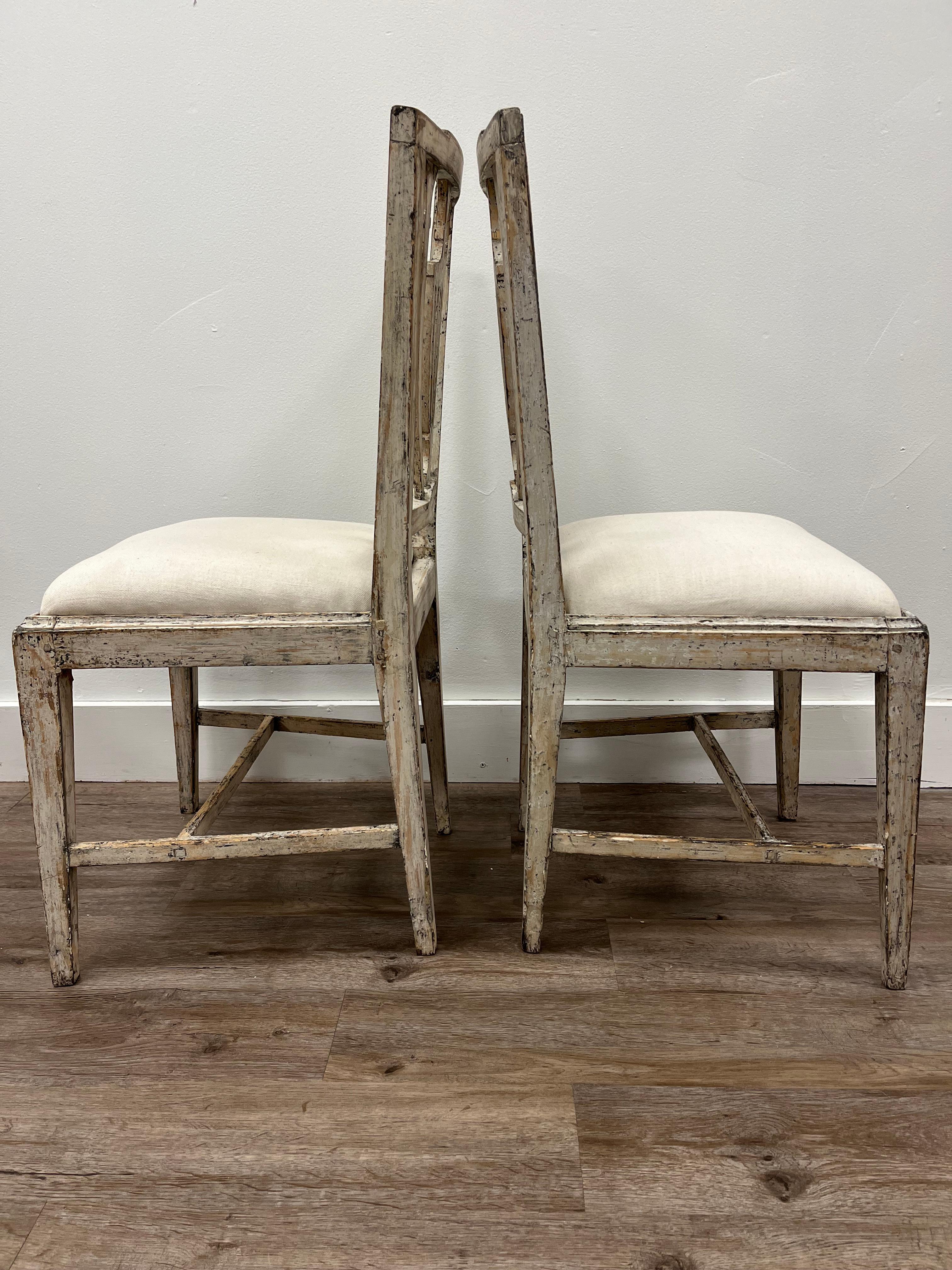Schwedische gustavianische Stühle des 19. Jahrhunderts, Paar im Zustand „Gut“ im Angebot in Huntington, NY