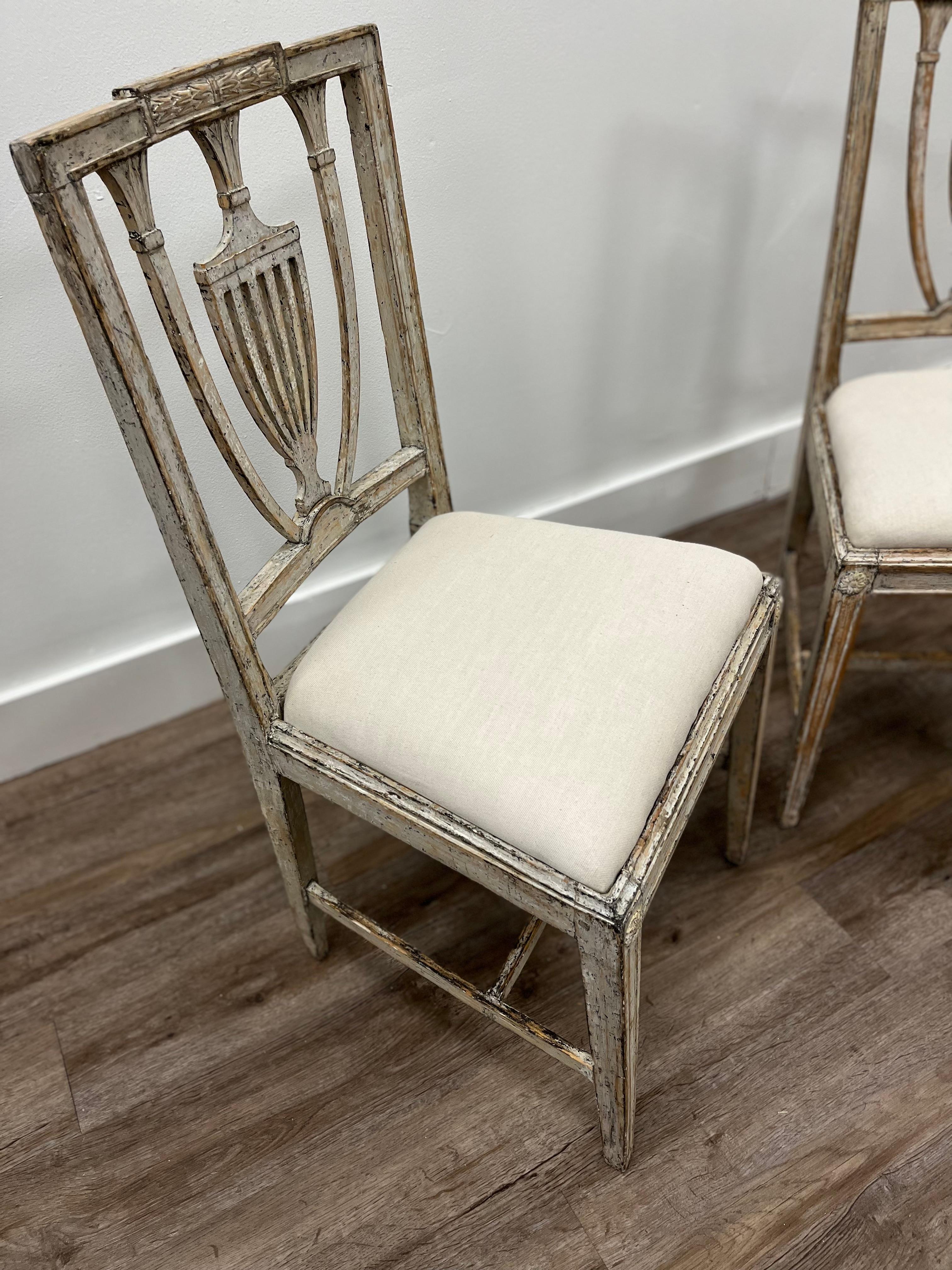 Schwedische gustavianische Stühle des 19. Jahrhunderts, Paar (Leinen) im Angebot