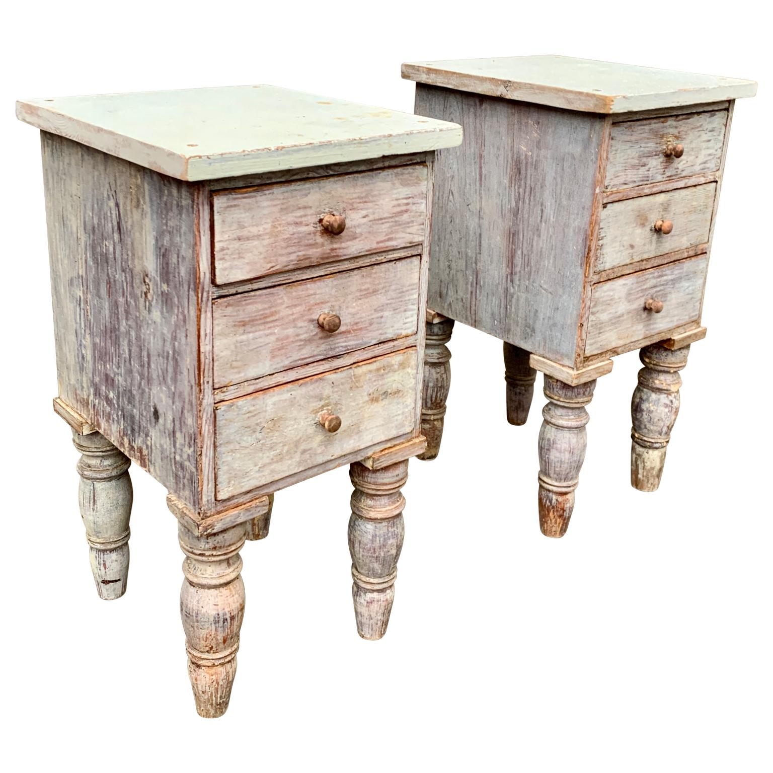 A pair of Swedish nightstands or night tables from the early 19th Century in painted pine wood. These folk Art Gustavian pieces each have 3 clean and working drawers with wooden handles to open them. The color and patina is the original and have