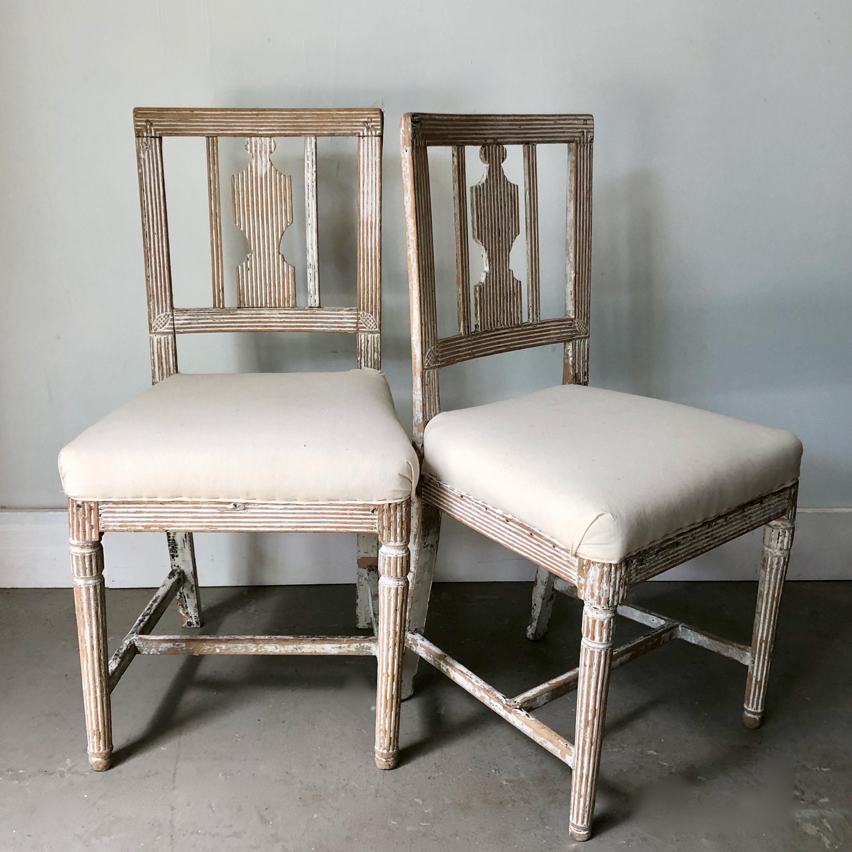 A pair of 19th century Swedish Gustavian period side chairs with reeded frame and carved design on center back in well worn patina ready for your own fabric.
Sweden, circa 1820.
 