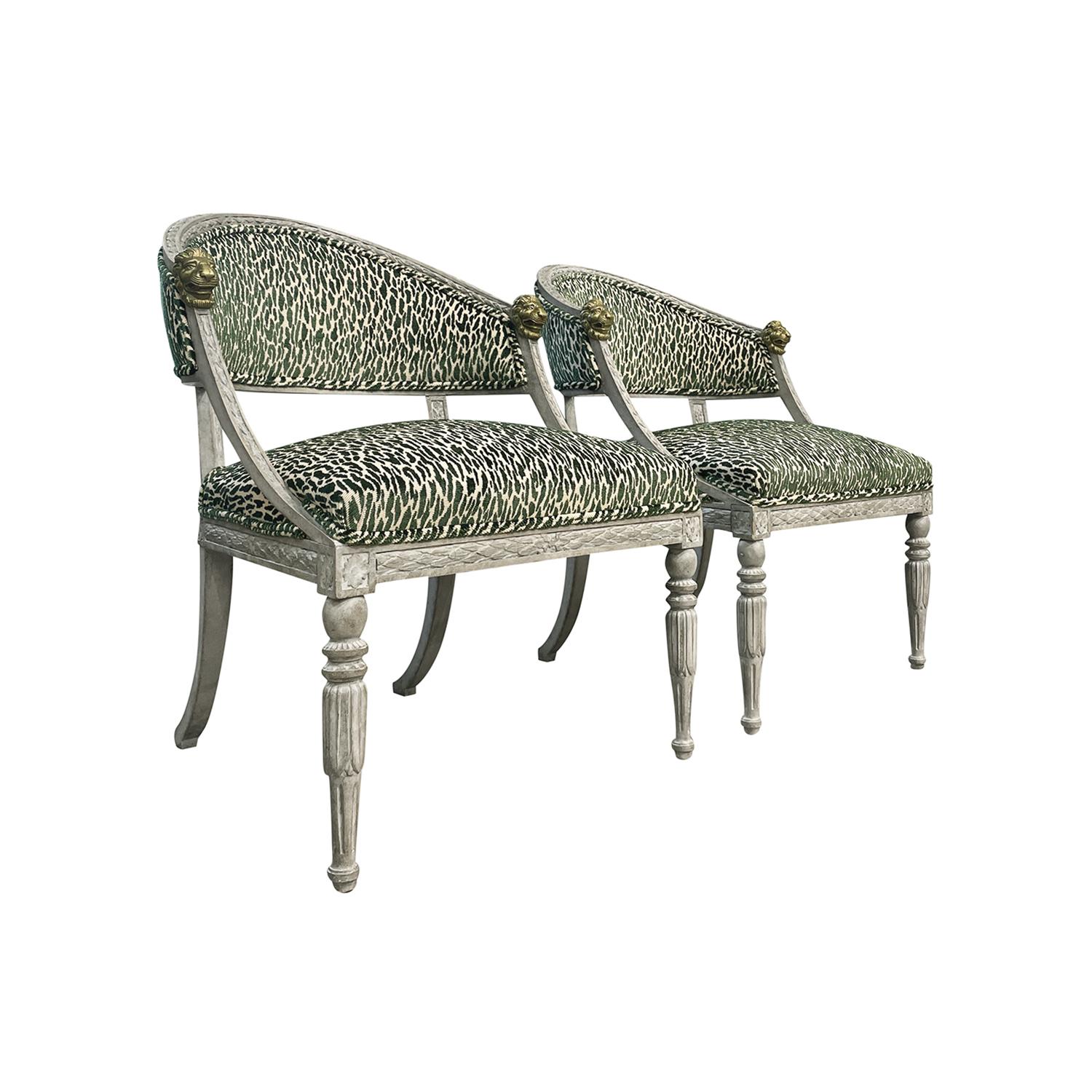 Ein graues, antikes schwedisches Gustavianisches Sesselpaar aus handgefertigtem, bemaltem Birkenholz, entworfen und hergestellt wahrscheinlich von Ephraim Ståhl in gutem Zustand. Die skandinavischen neoklassizistischen Beistellstühle haben eine halb