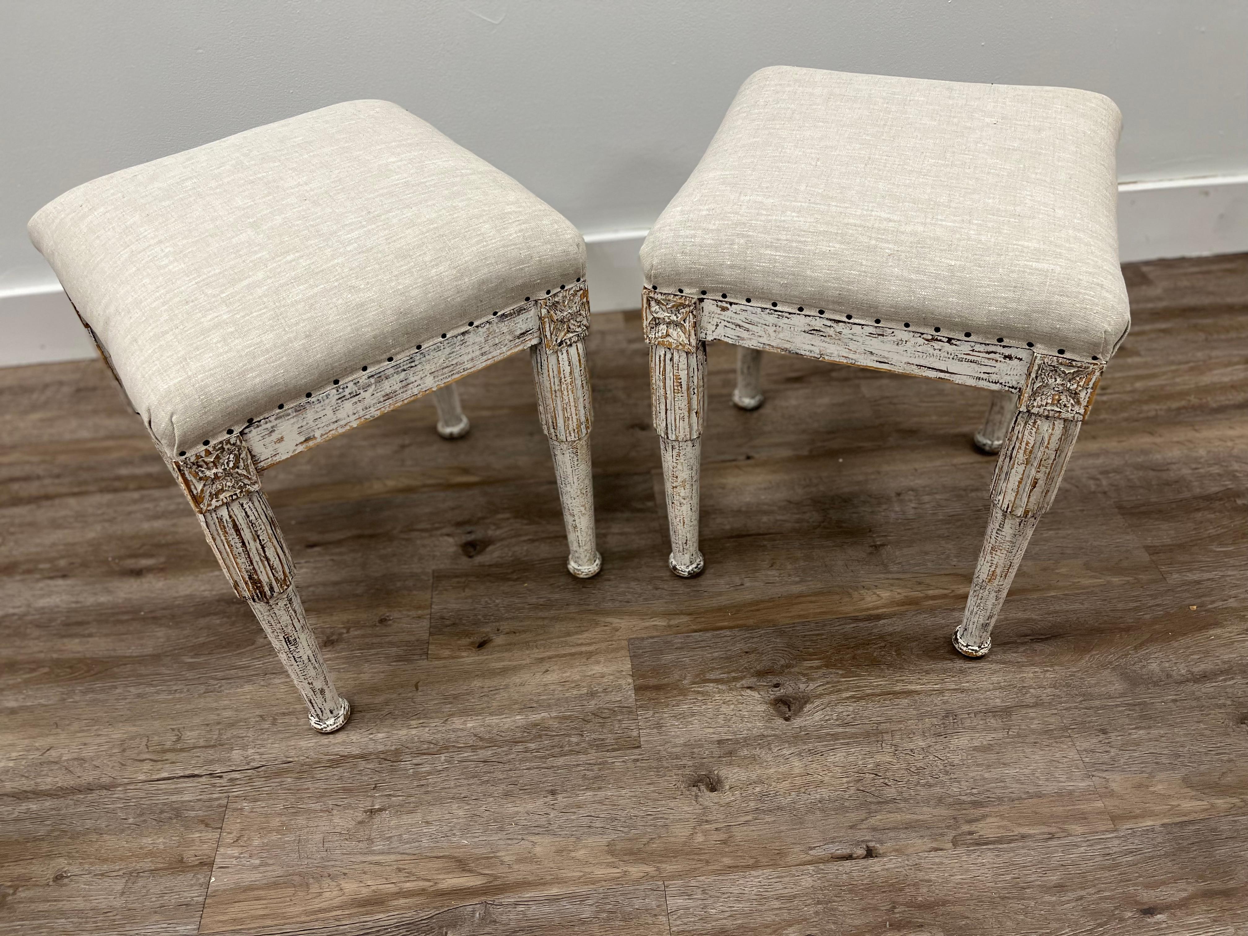 Hand-Carved Pair of 19th Century Swedish Gustavian Style Footstools For Sale