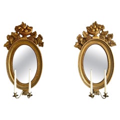 Paire d'appliques murales suédoises à miroir du 19ème siècle en bois sculpté et doré
