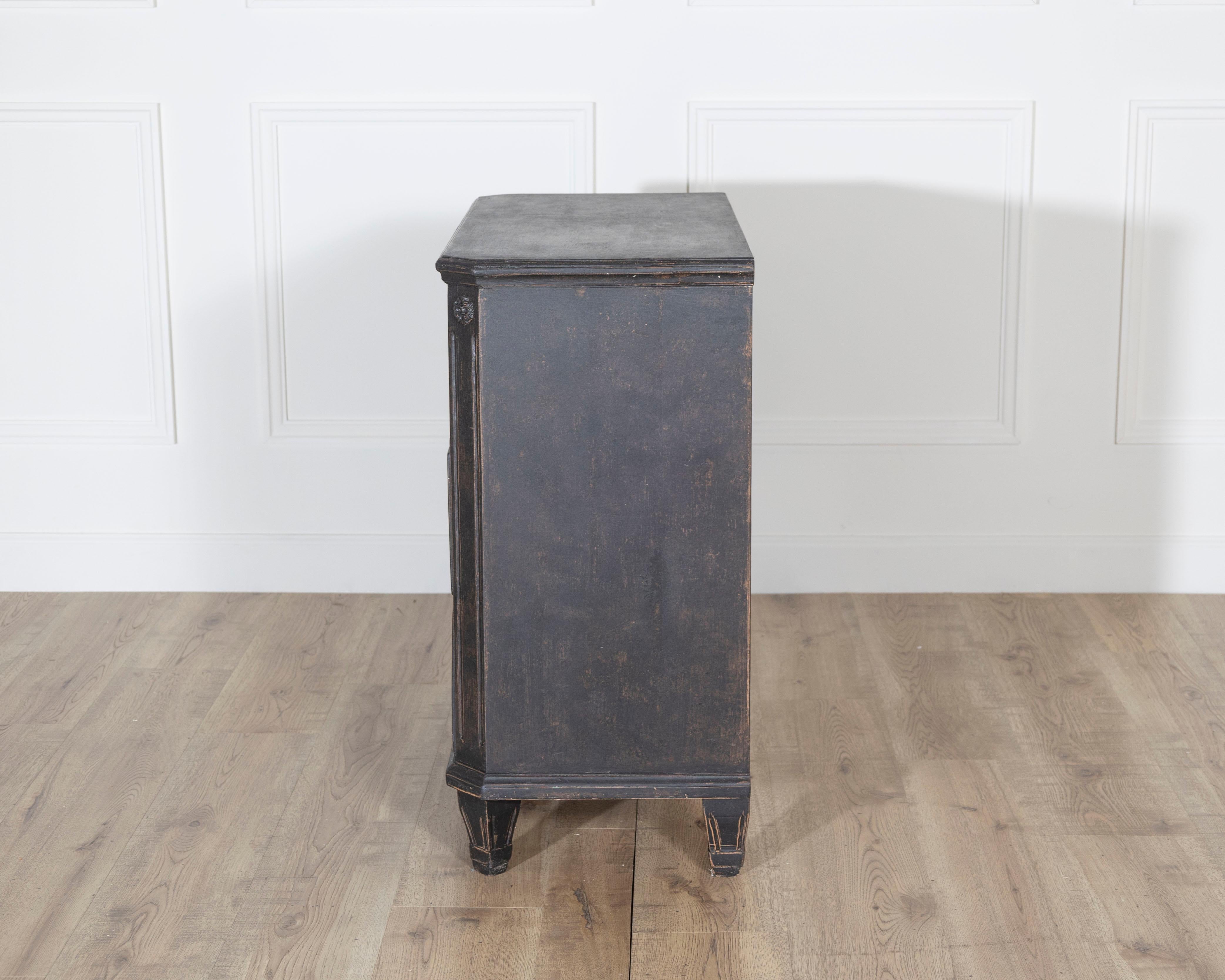 Wood Pair of 19th Century Swedish Painted Chests of Drawers For Sale